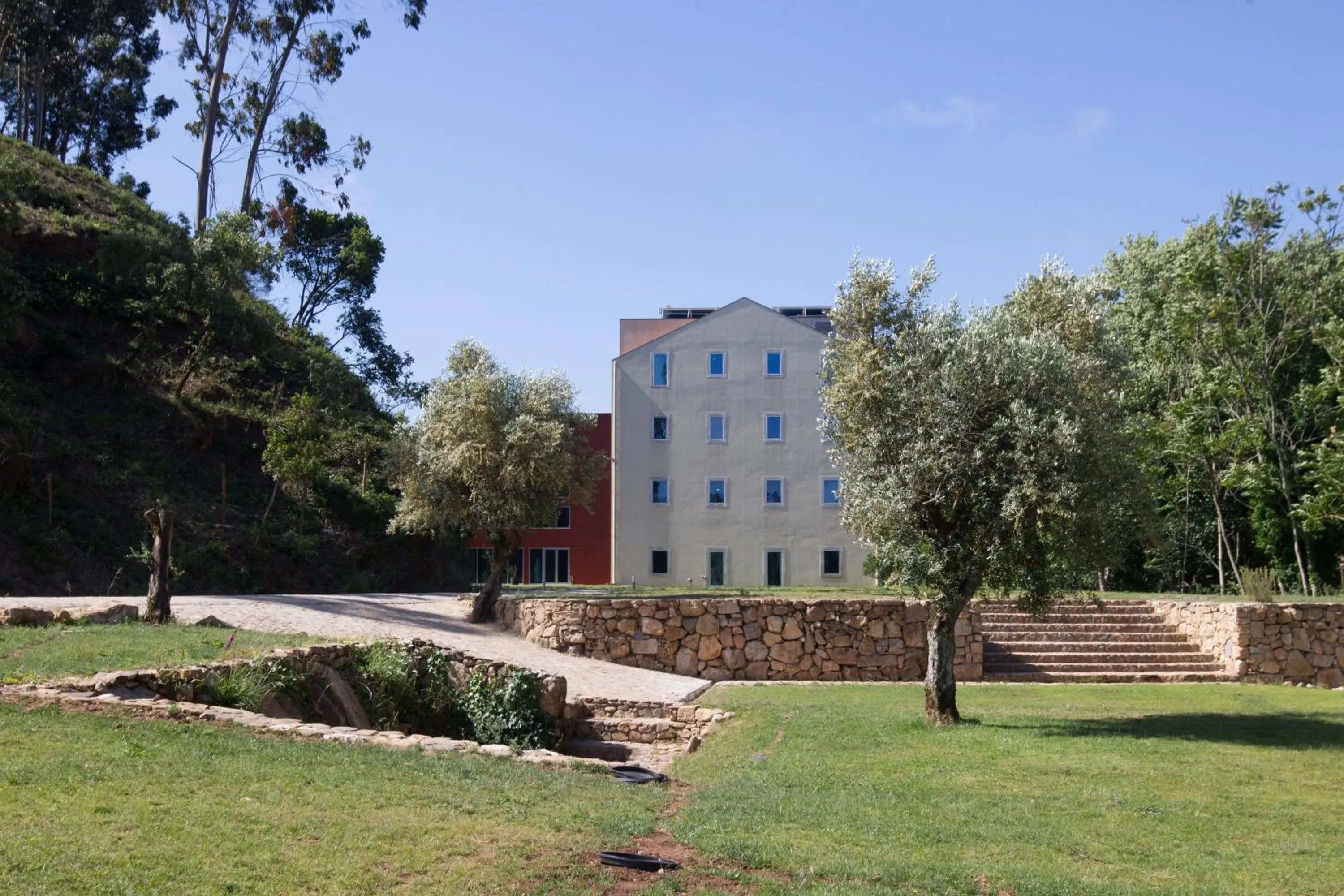 Property building in HD | Duecitânia Design Hotel