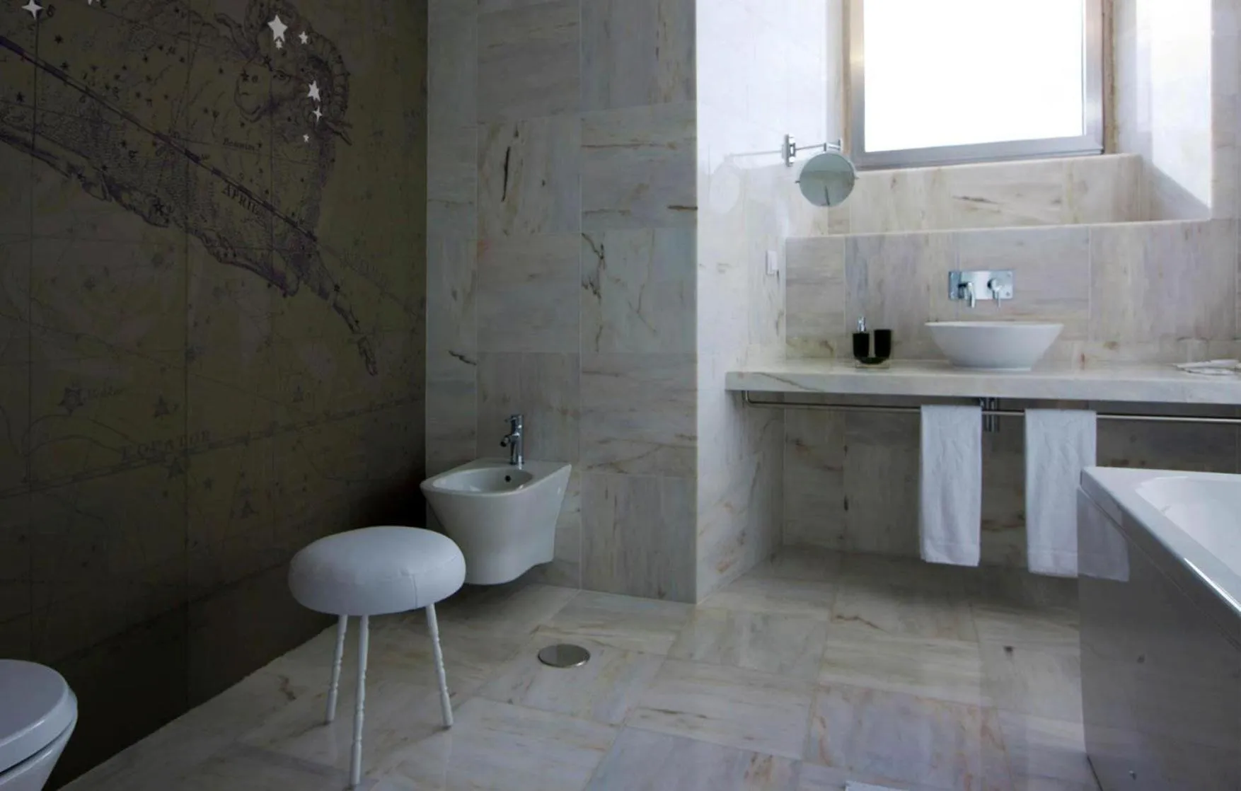 Toilet in HD | Duecitânia Design Hotel