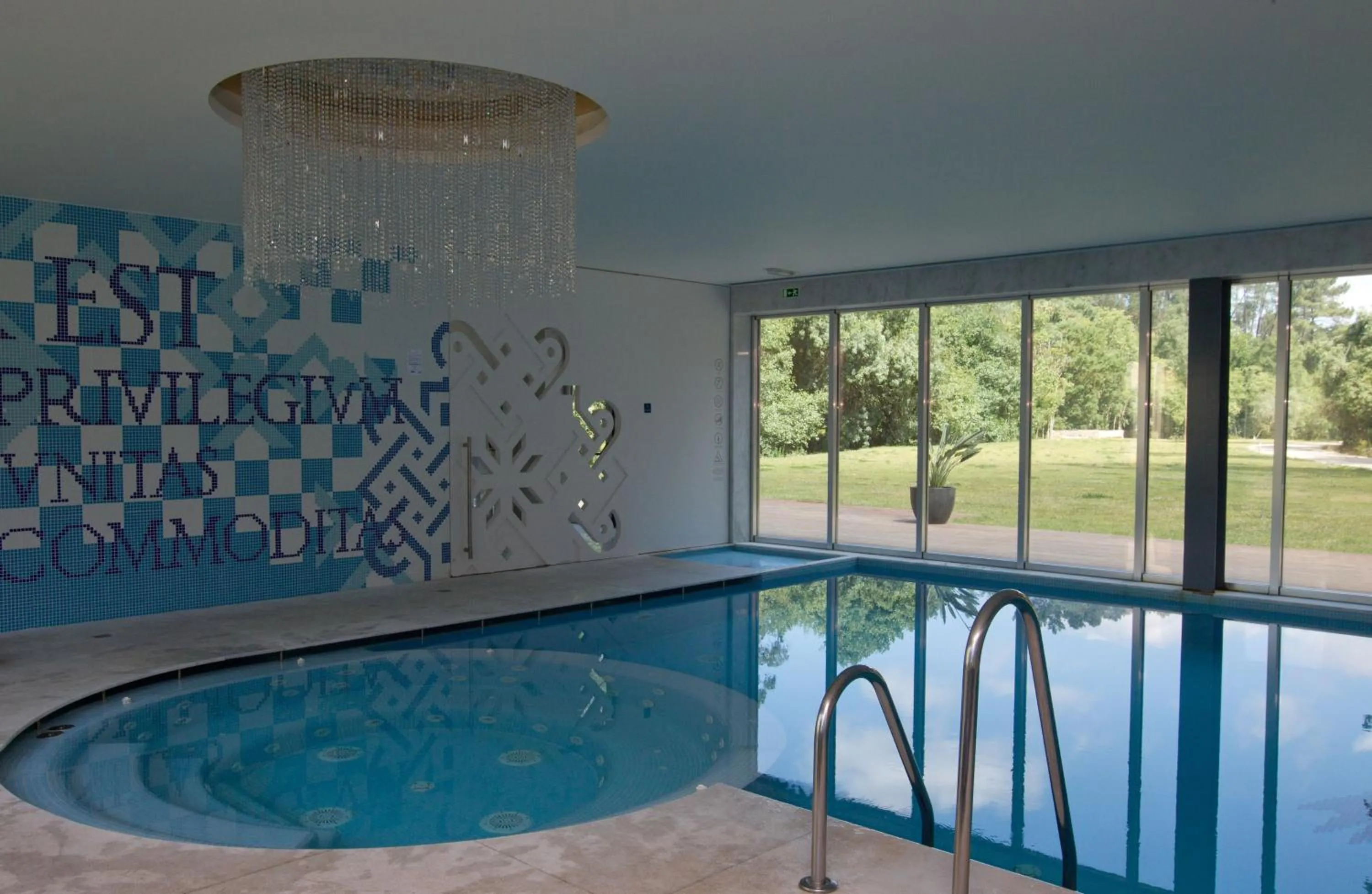 Swimming pool in HD | Duecitânia Design Hotel
