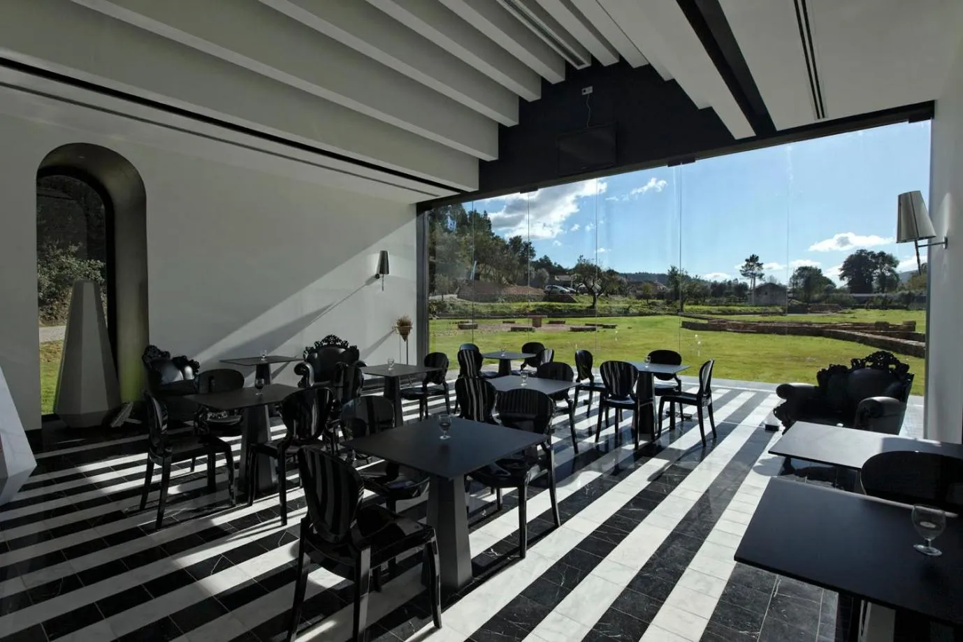 Lounge or bar in HD | Duecitânia Design Hotel