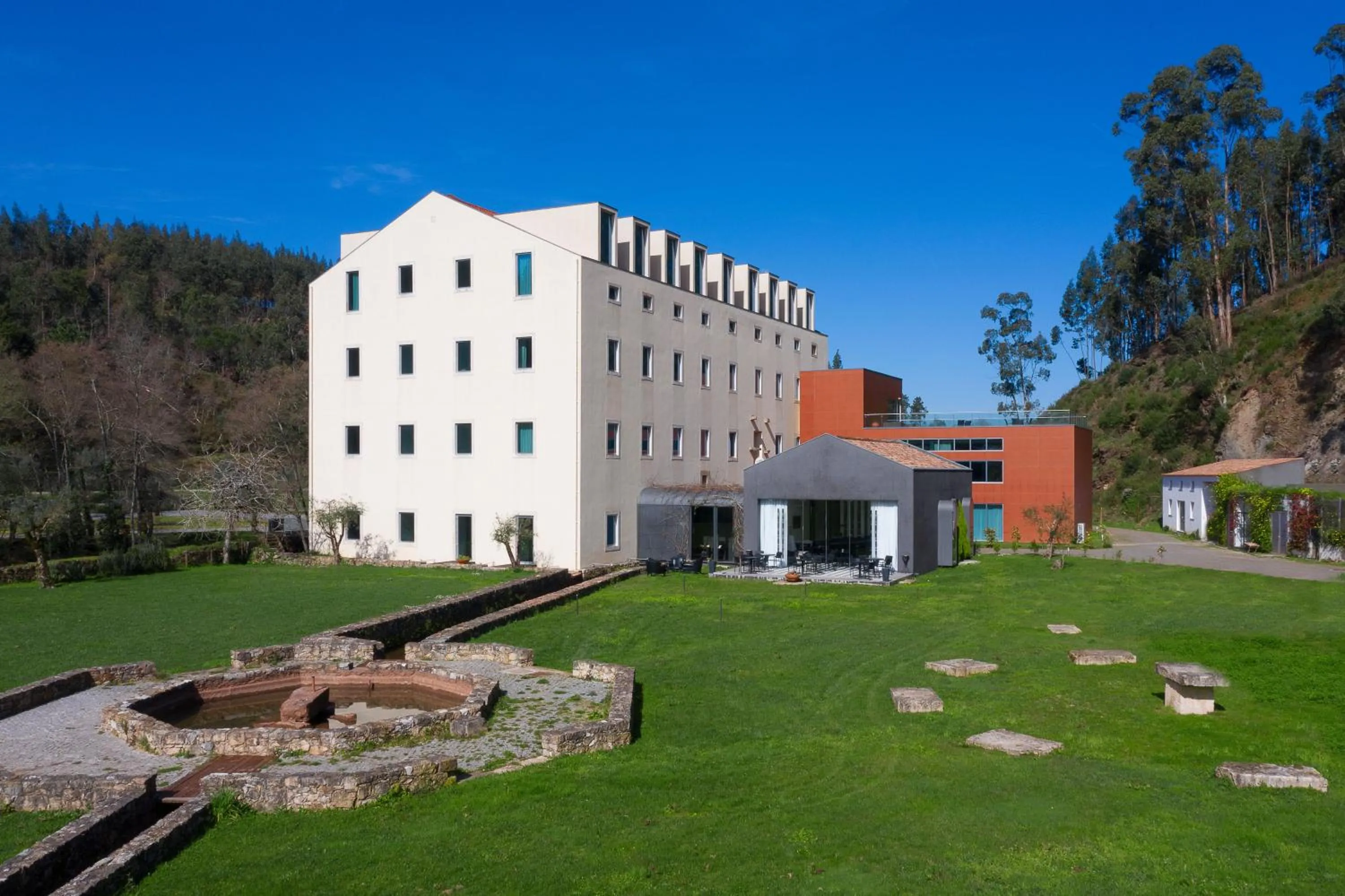 Property building in HD | Duecitânia Design Hotel