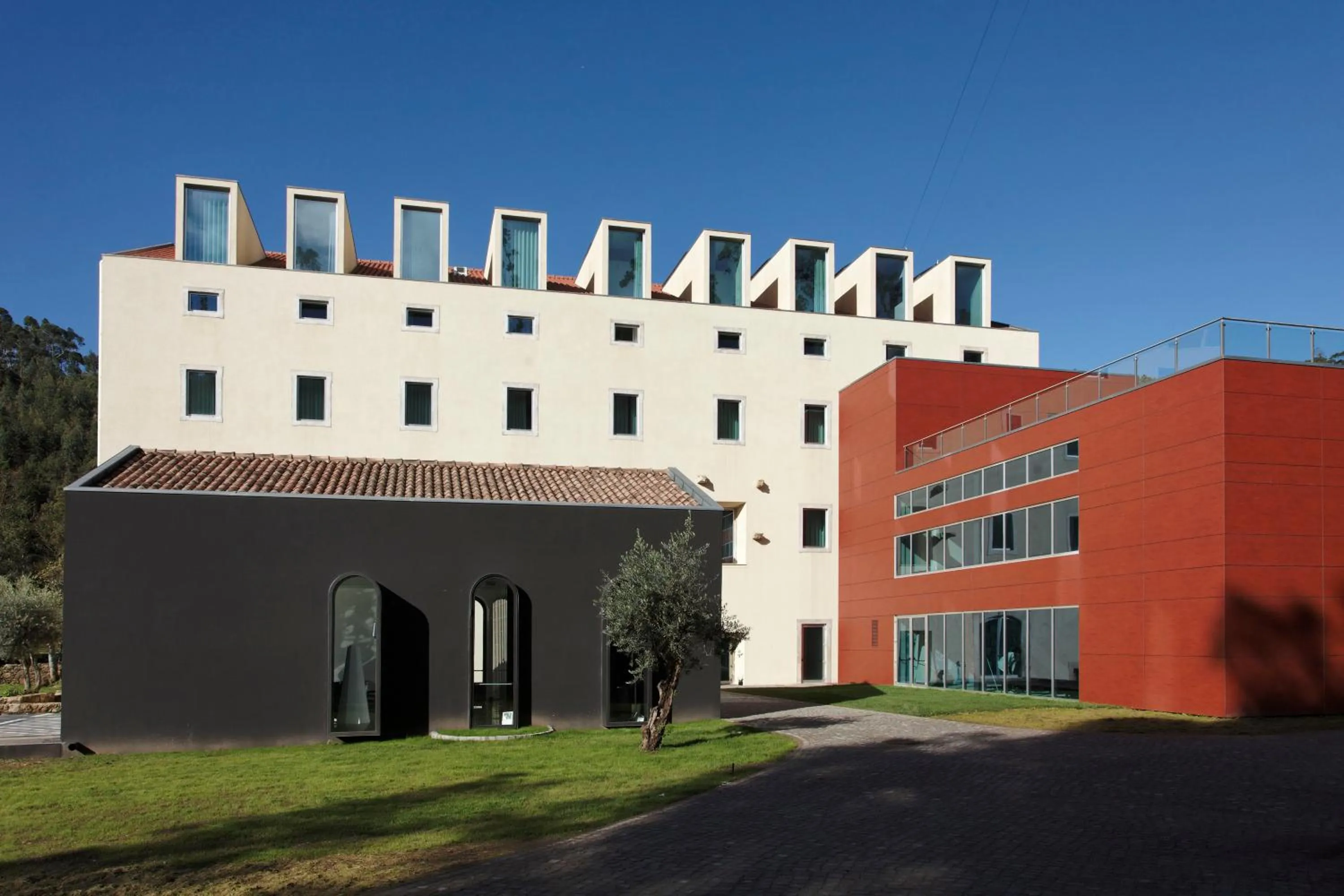 Facade/entrance in HD | Duecitânia Design Hotel