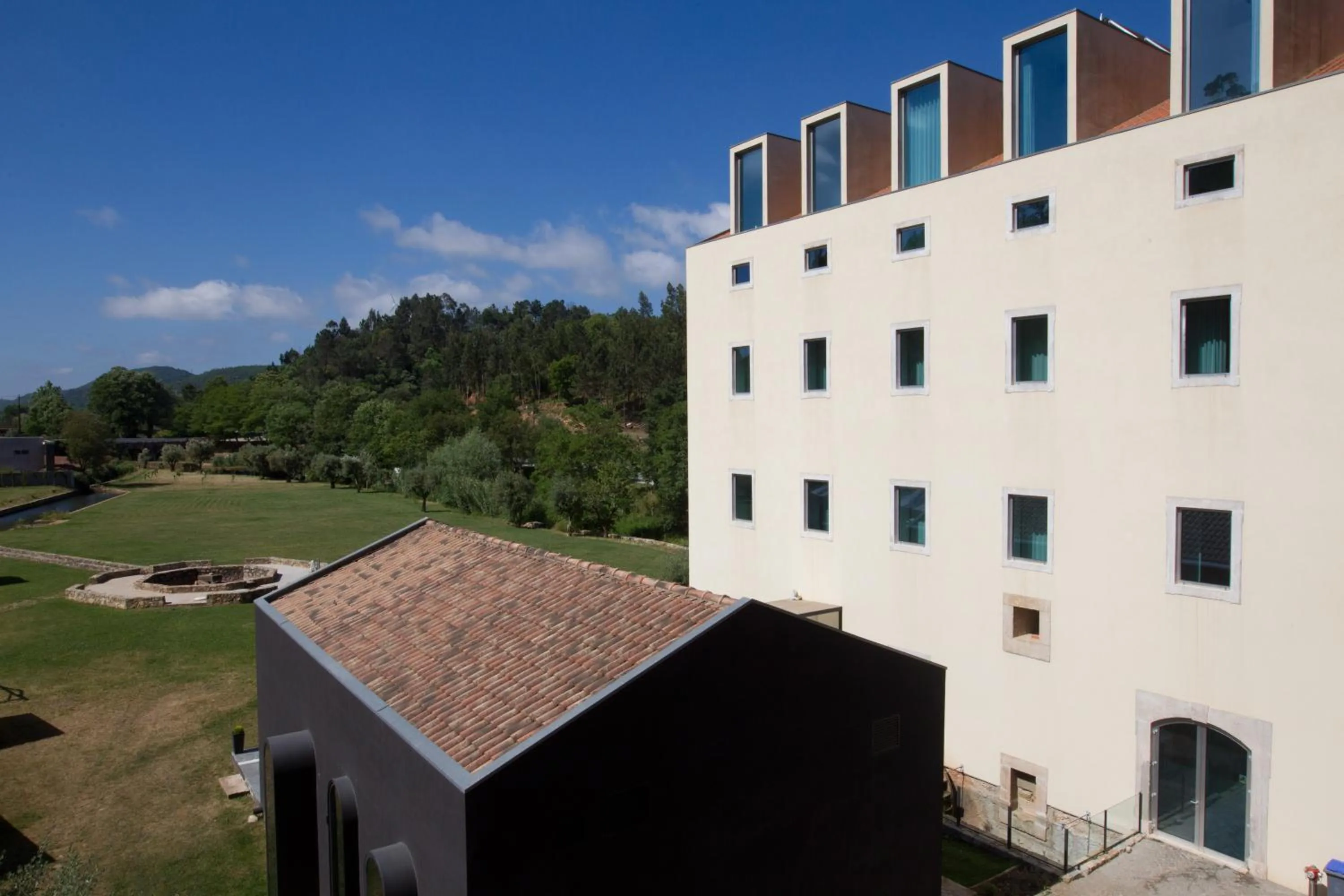 Property building in HD | Duecitânia Design Hotel