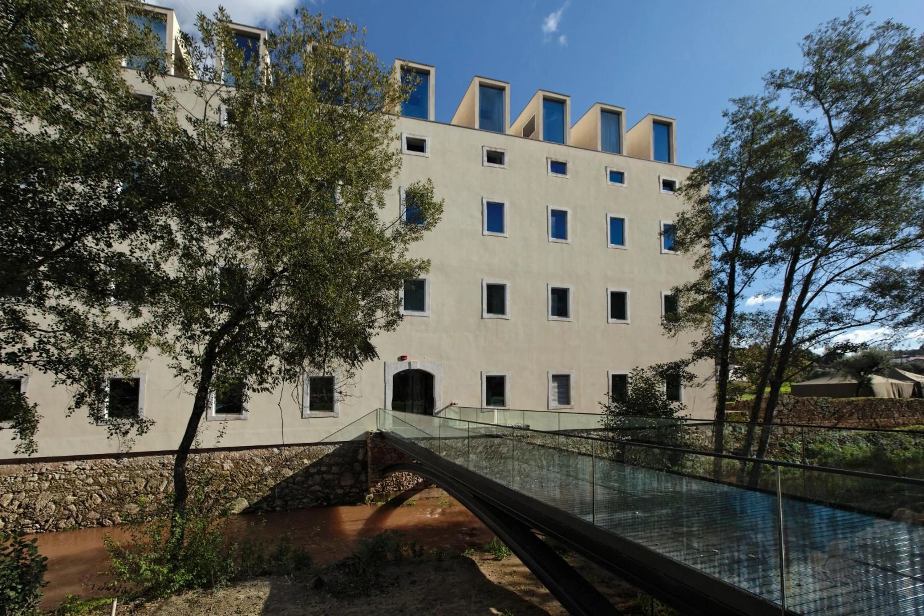 Facade/entrance in HD | Duecitânia Design Hotel