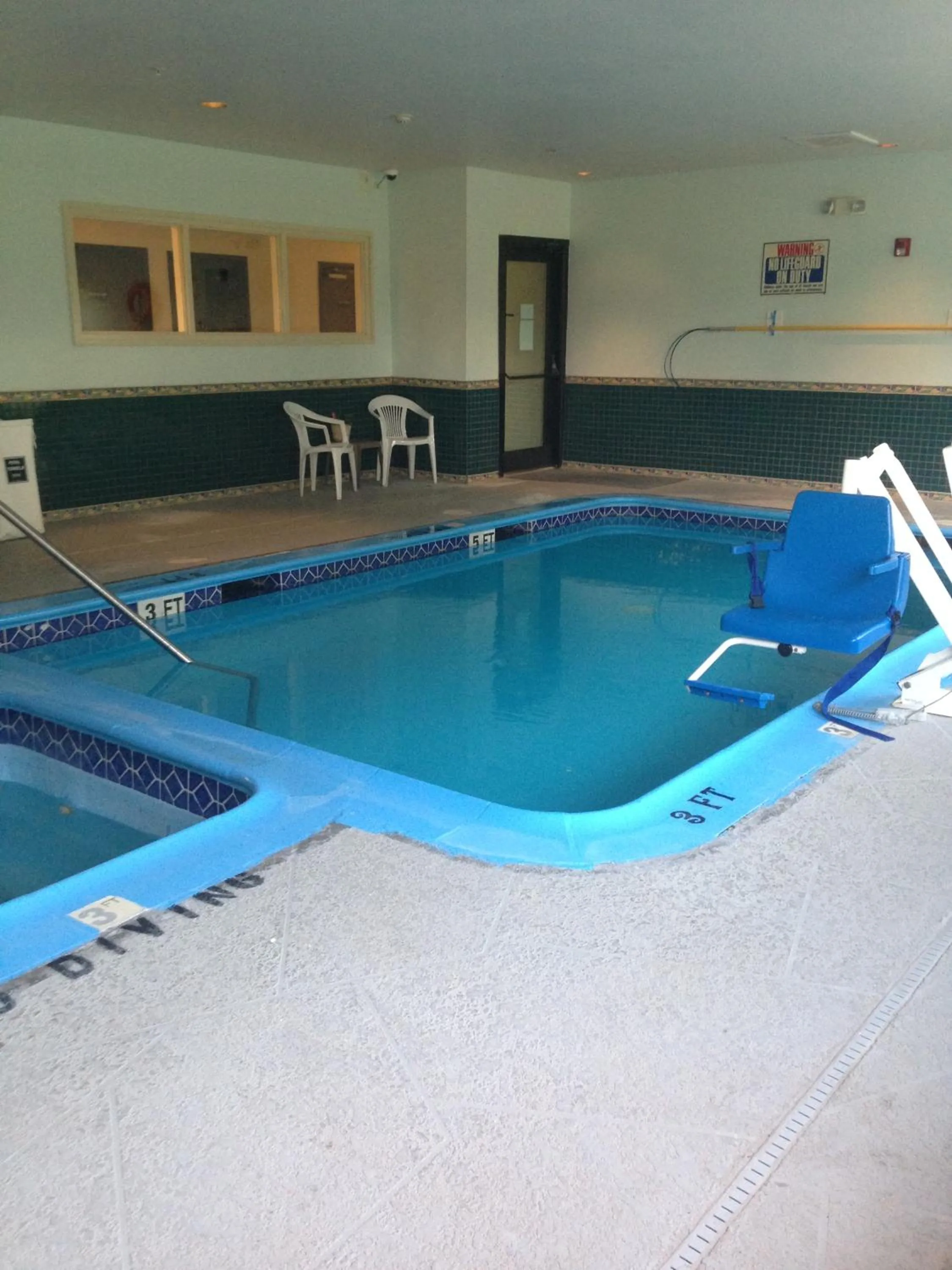 Swimming pool in Americas Best Value Inn Somerville Texas