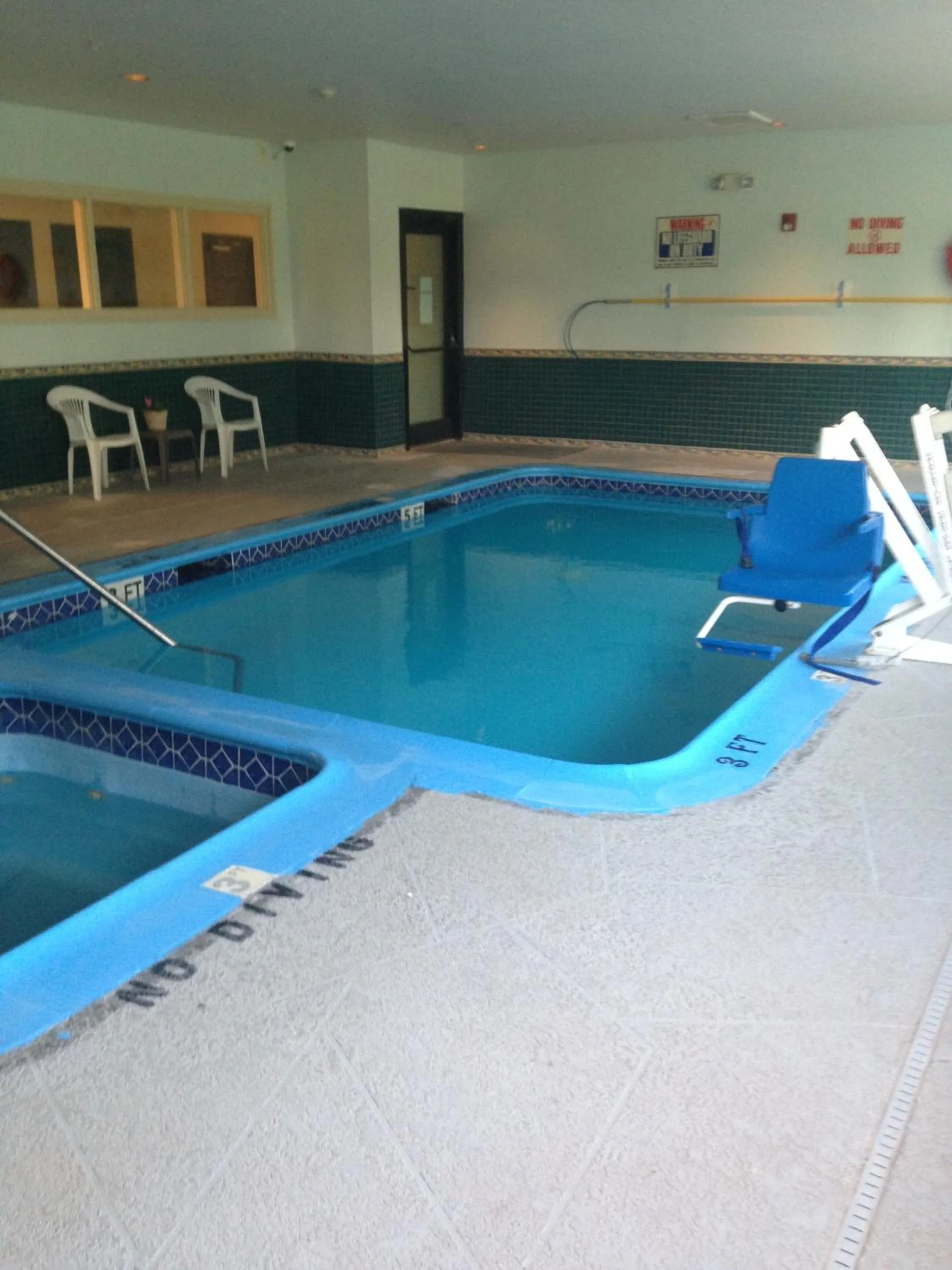 Swimming pool in Americas Best Value Inn Somerville Texas