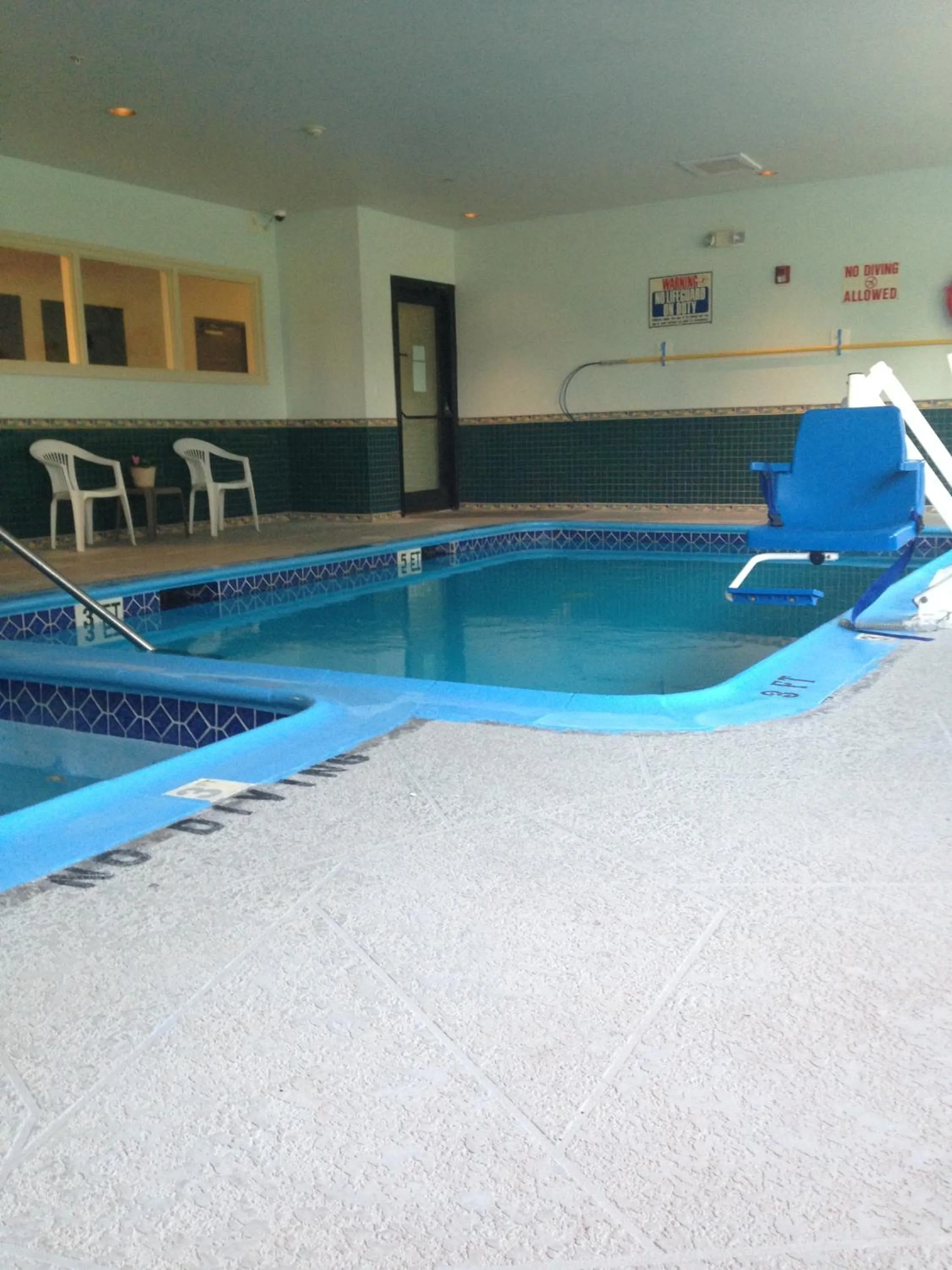 Swimming pool in Americas Best Value Inn Somerville Texas