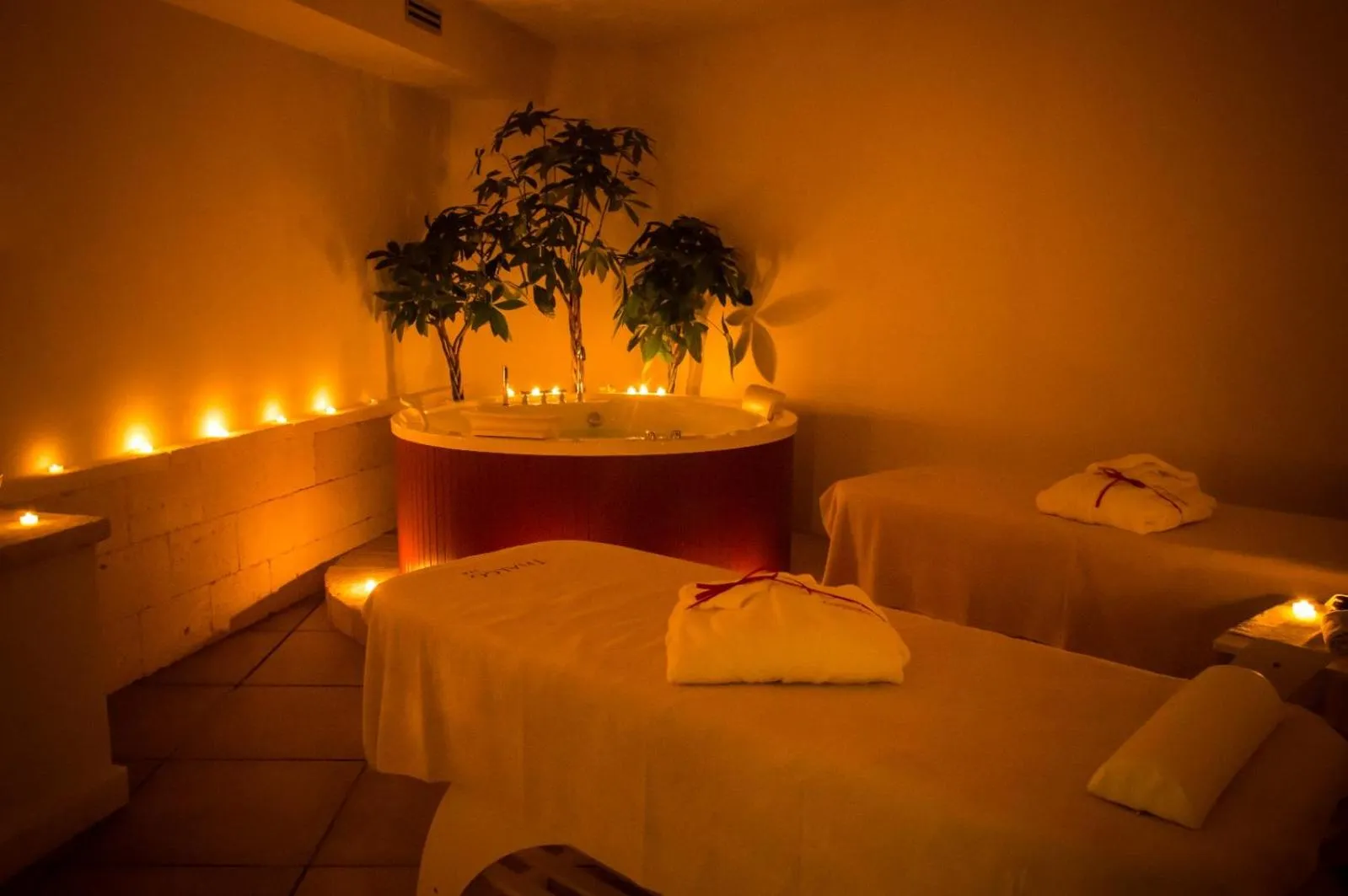 Hot Tub, Bed in CapoSperone Resort