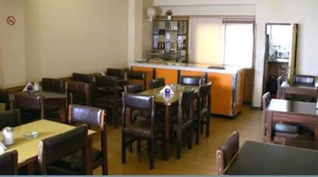 Restaurant/places to eat in Hotel City