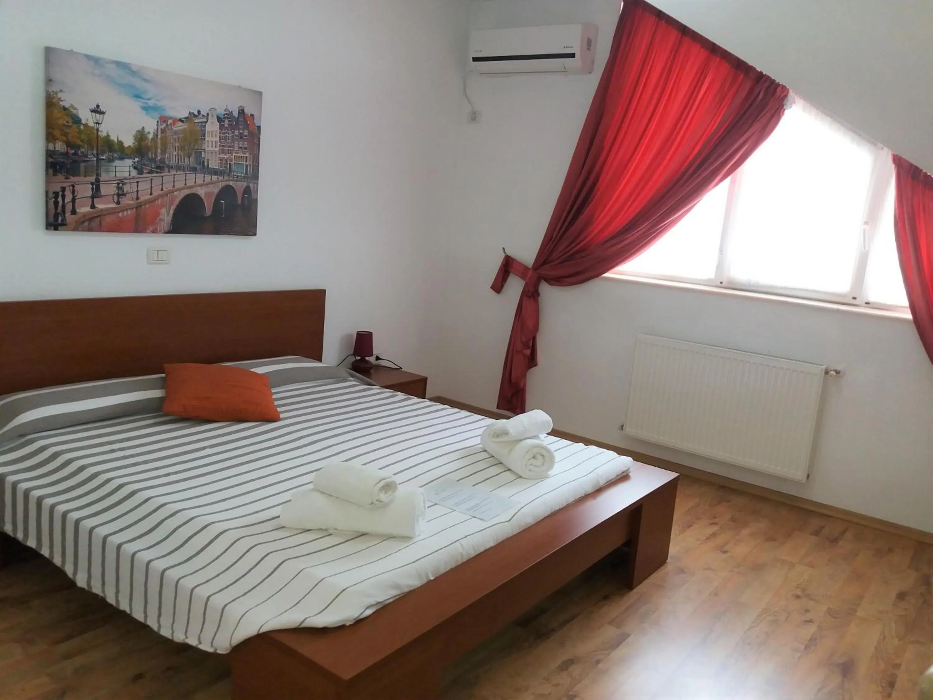 Photo of the whole room, Bed in Hotel vila veneto