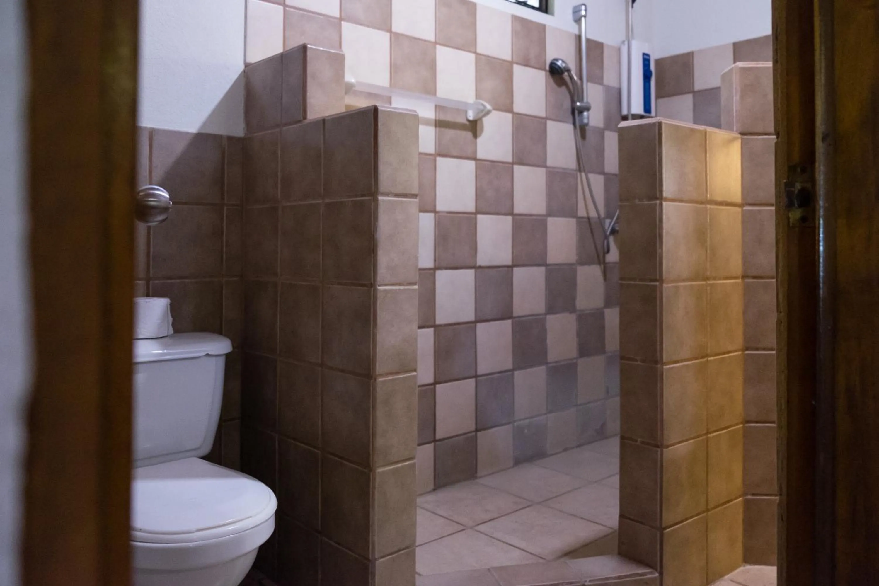 Toilet in Zula Inn Aparthotel