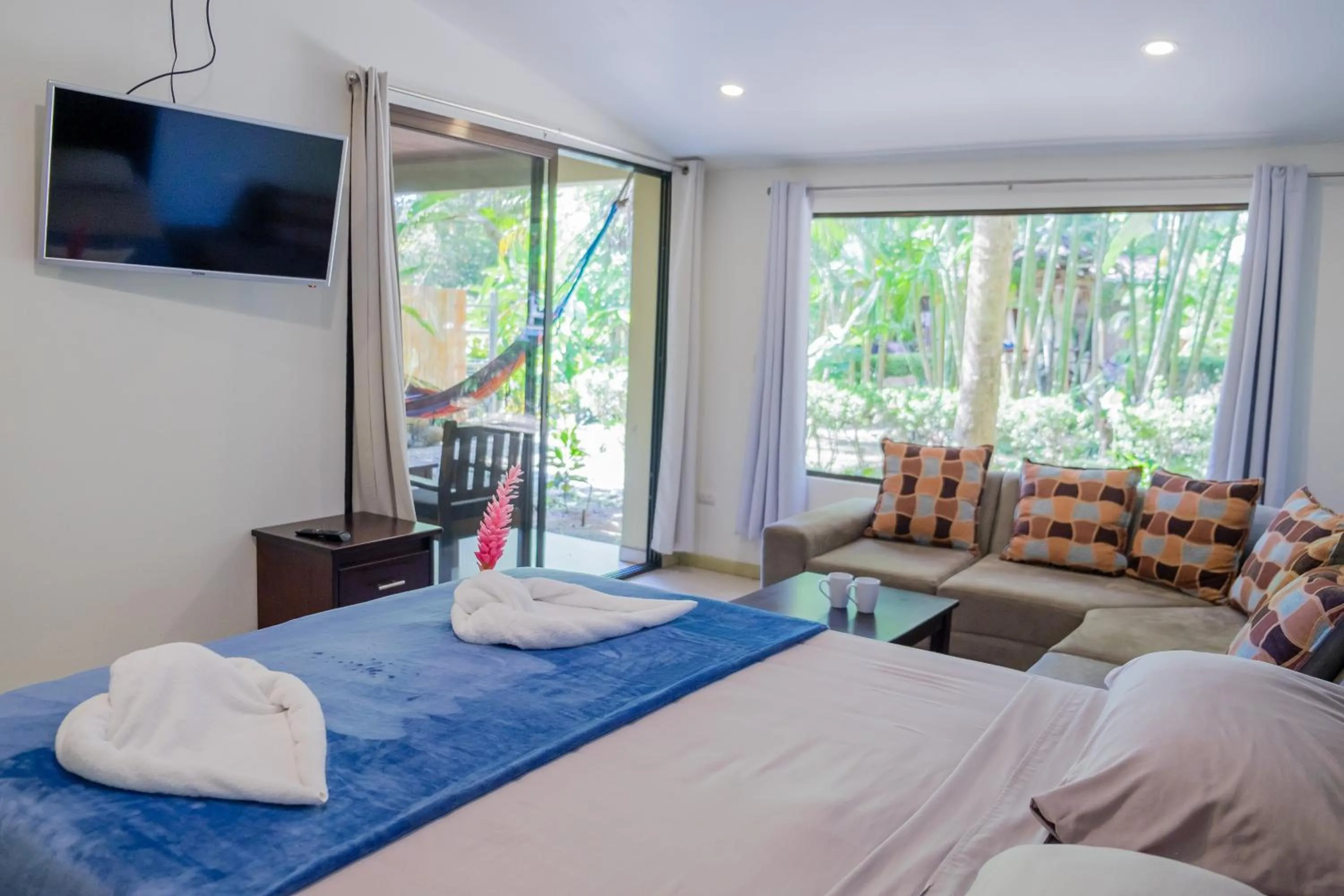 Bed in Zula Inn Aparthotel