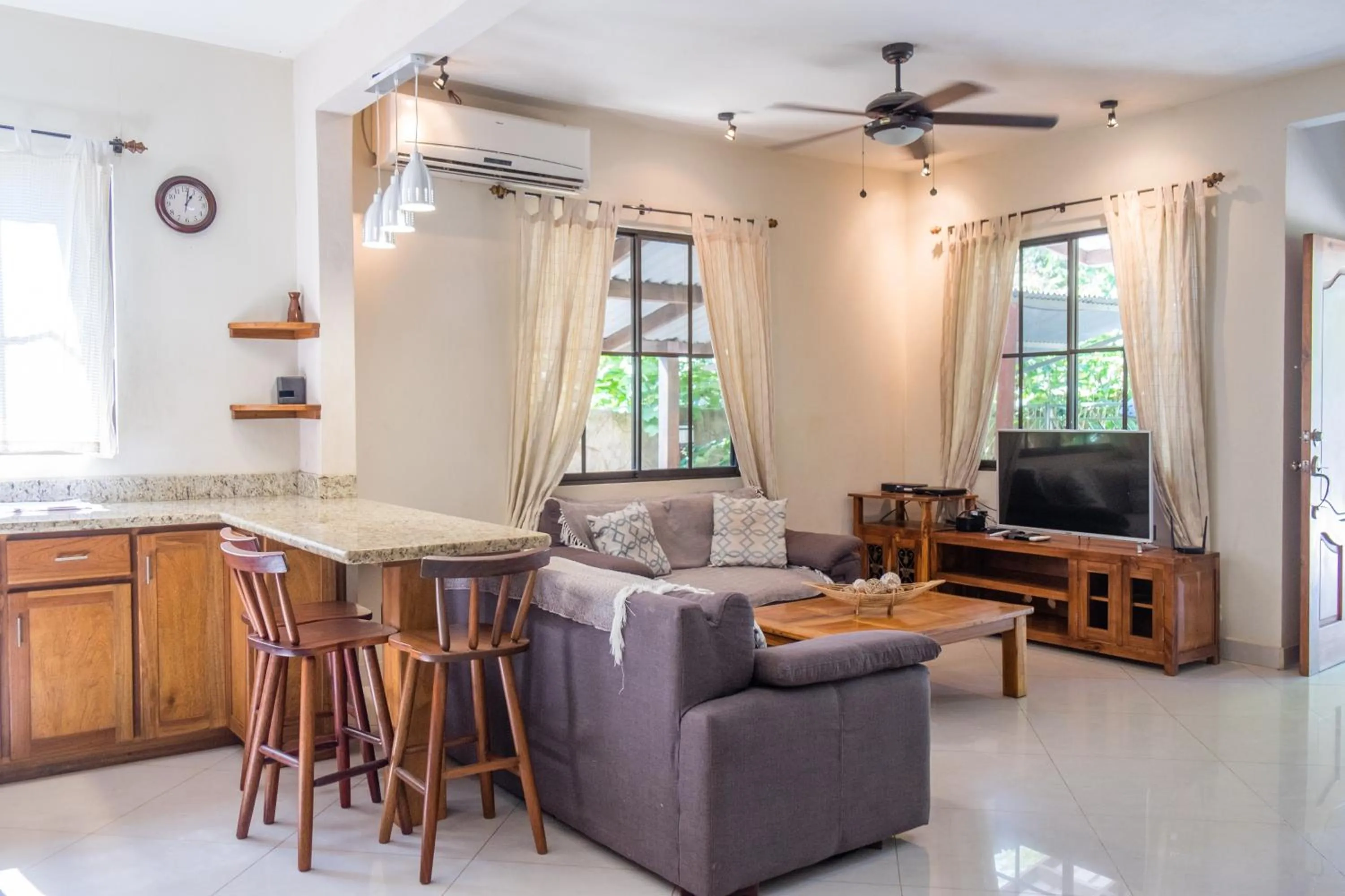 TV and multimedia in Zula Inn Aparthotel