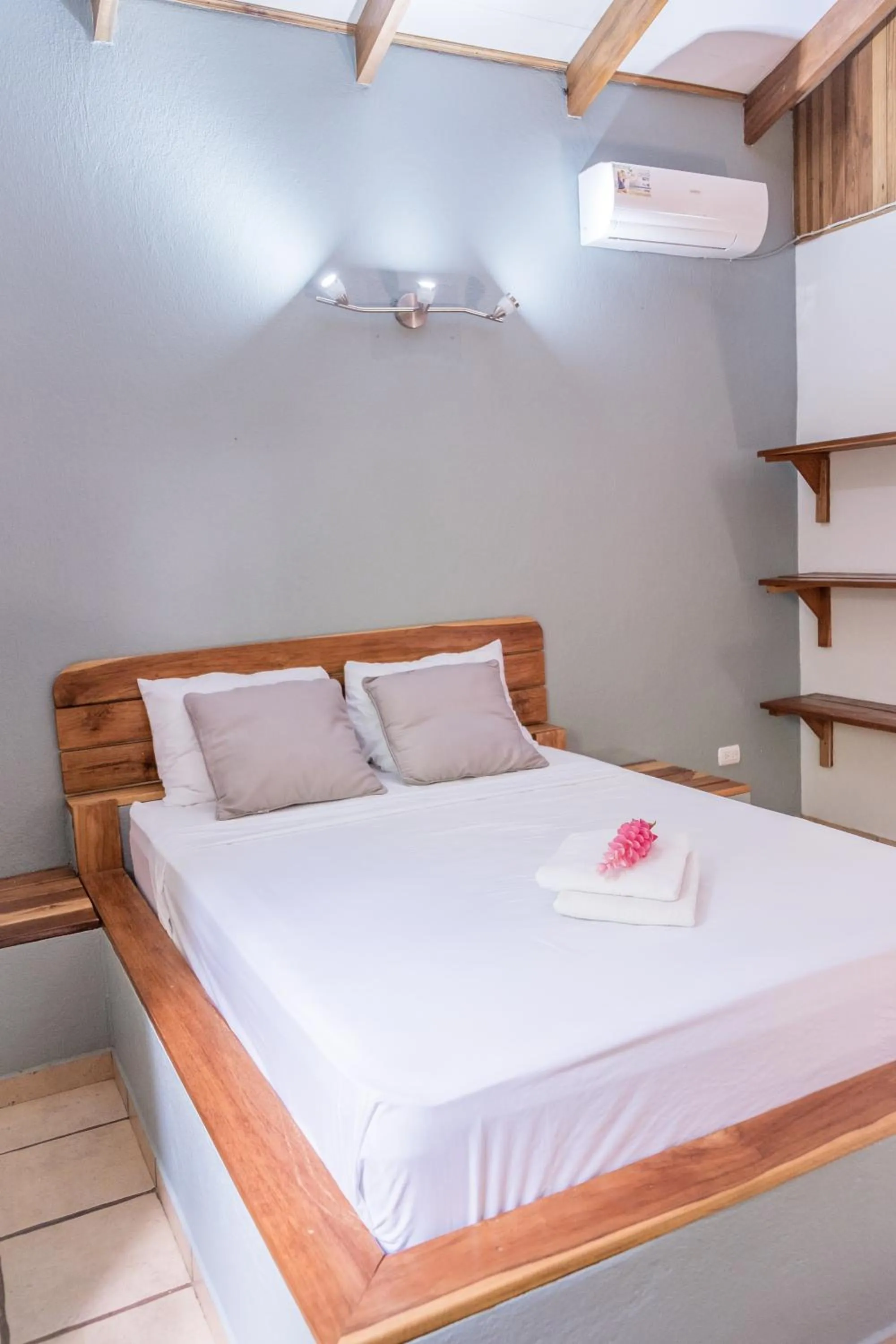 Bed in Zula Inn Aparthotel