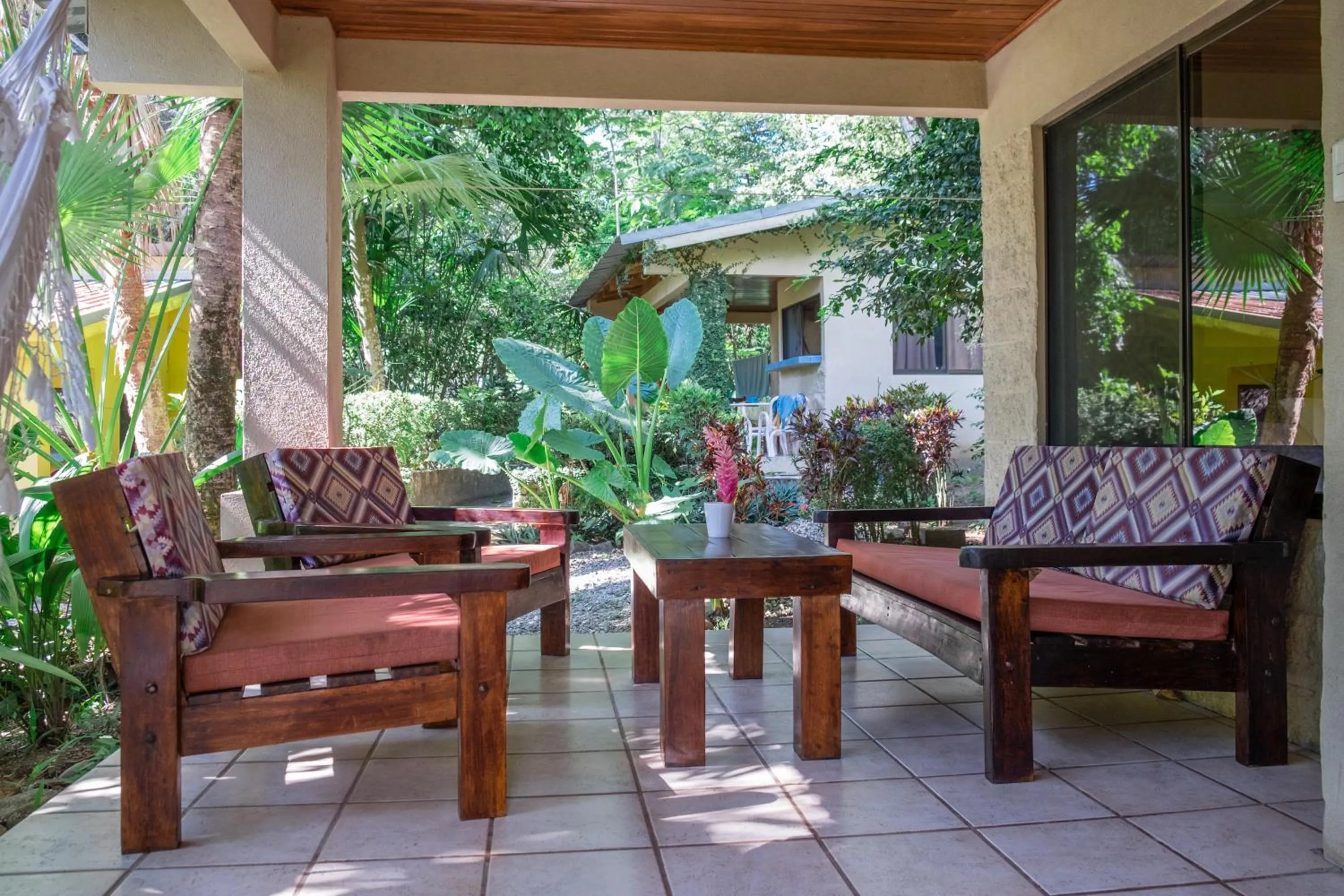Patio in Zula Inn Aparthotel