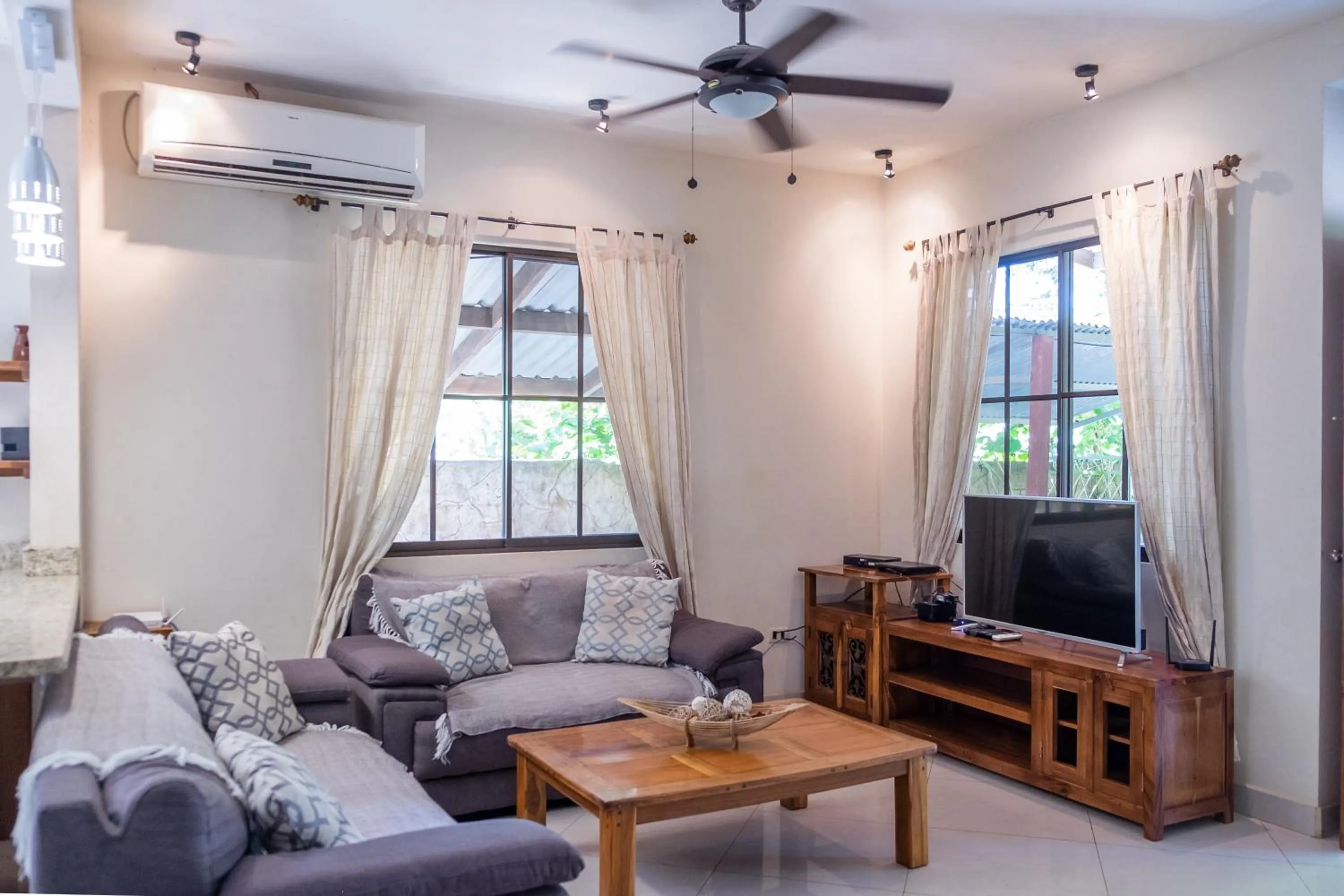 TV and multimedia in Zula Inn Aparthotel