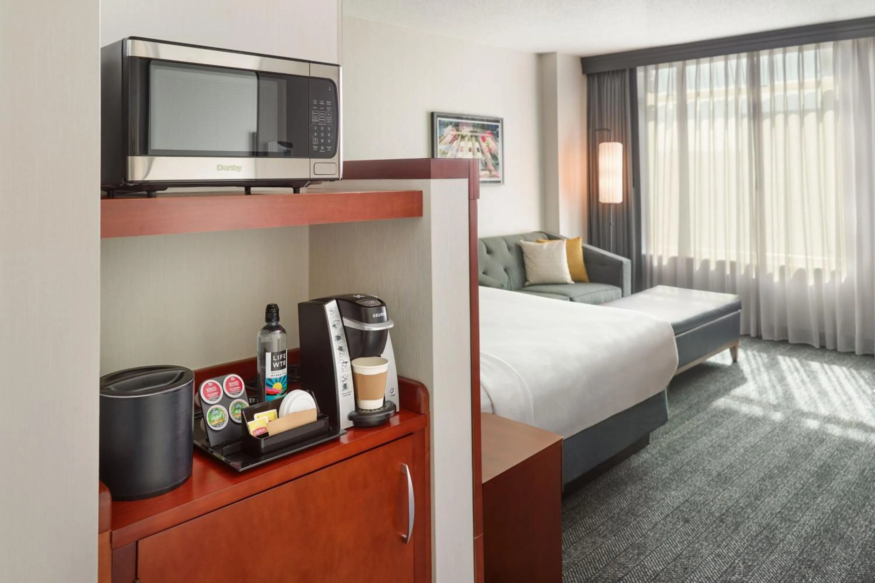 Photo of the whole room, Bed in Courtyard by Marriott Washington, D.C./Foggy Bottom
