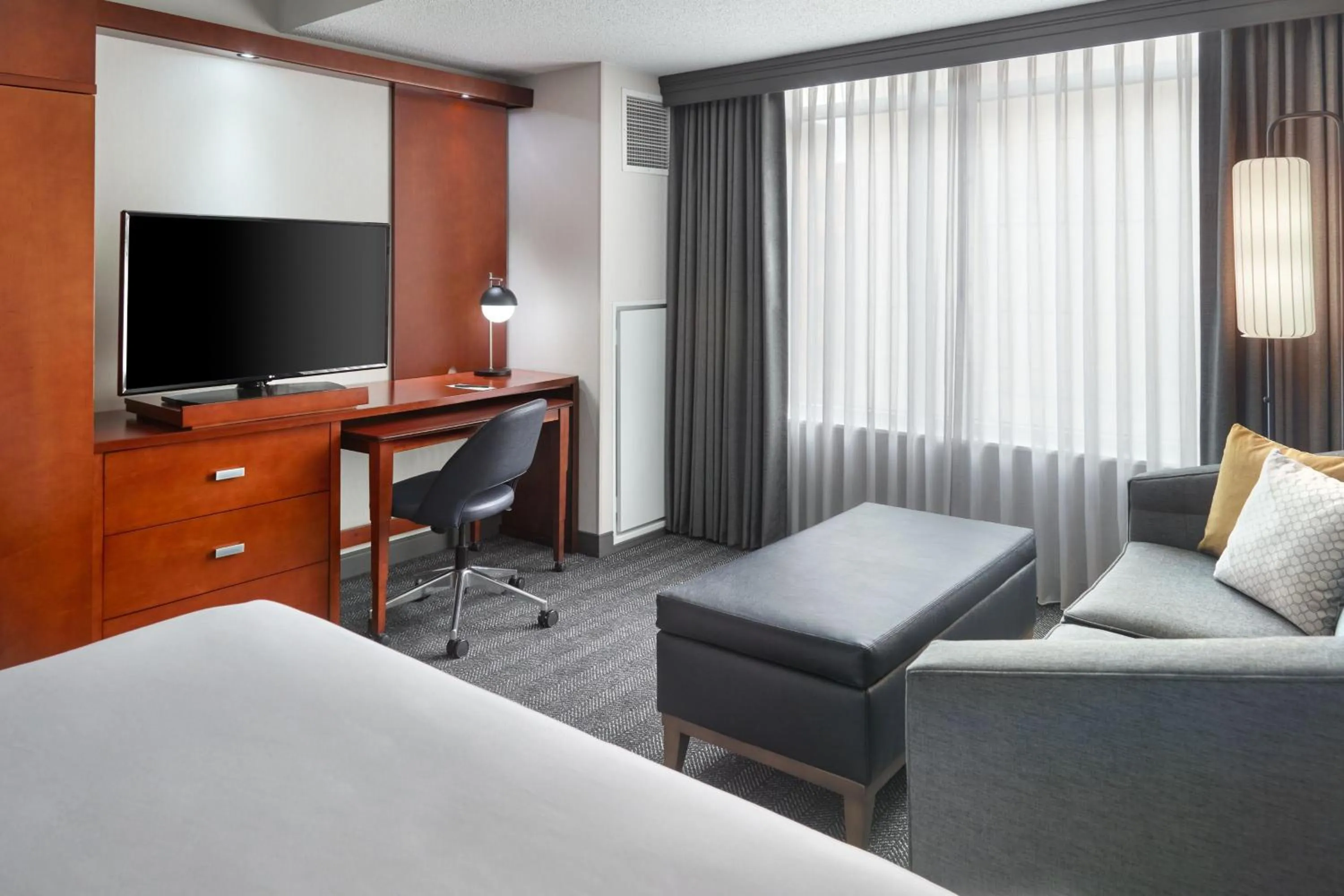 Living room, Bed in Courtyard by Marriott Washington, D.C./Foggy Bottom