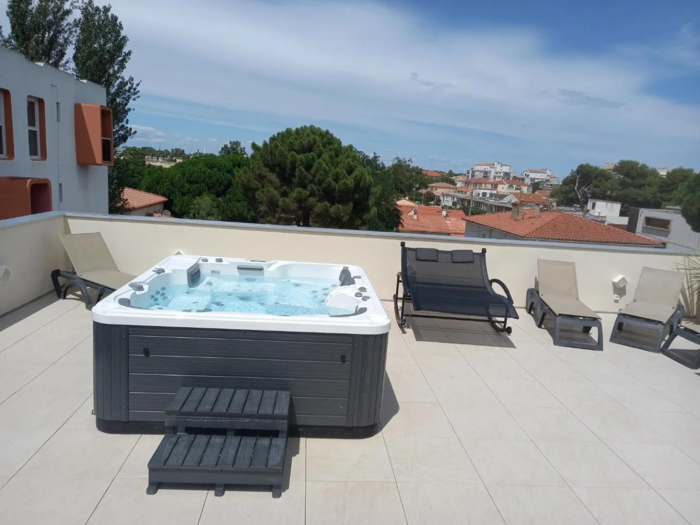 Hot Tub in Hotel Aquarius