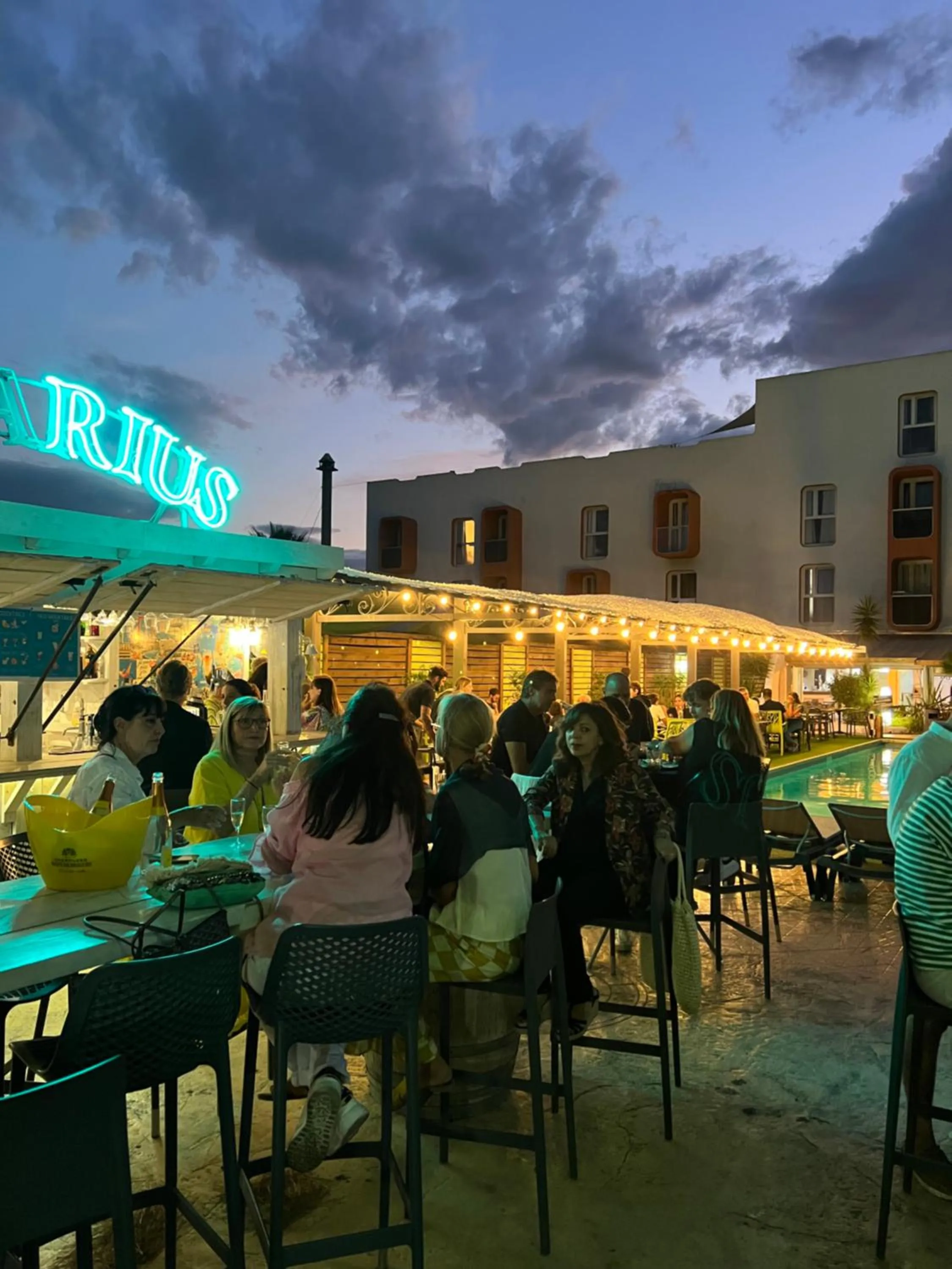Restaurant/places to eat in Hotel Aquarius