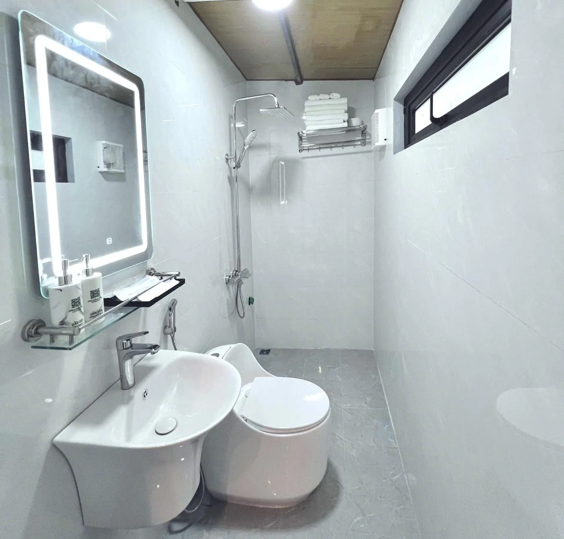 Shower in Mai Chau Sky Resort