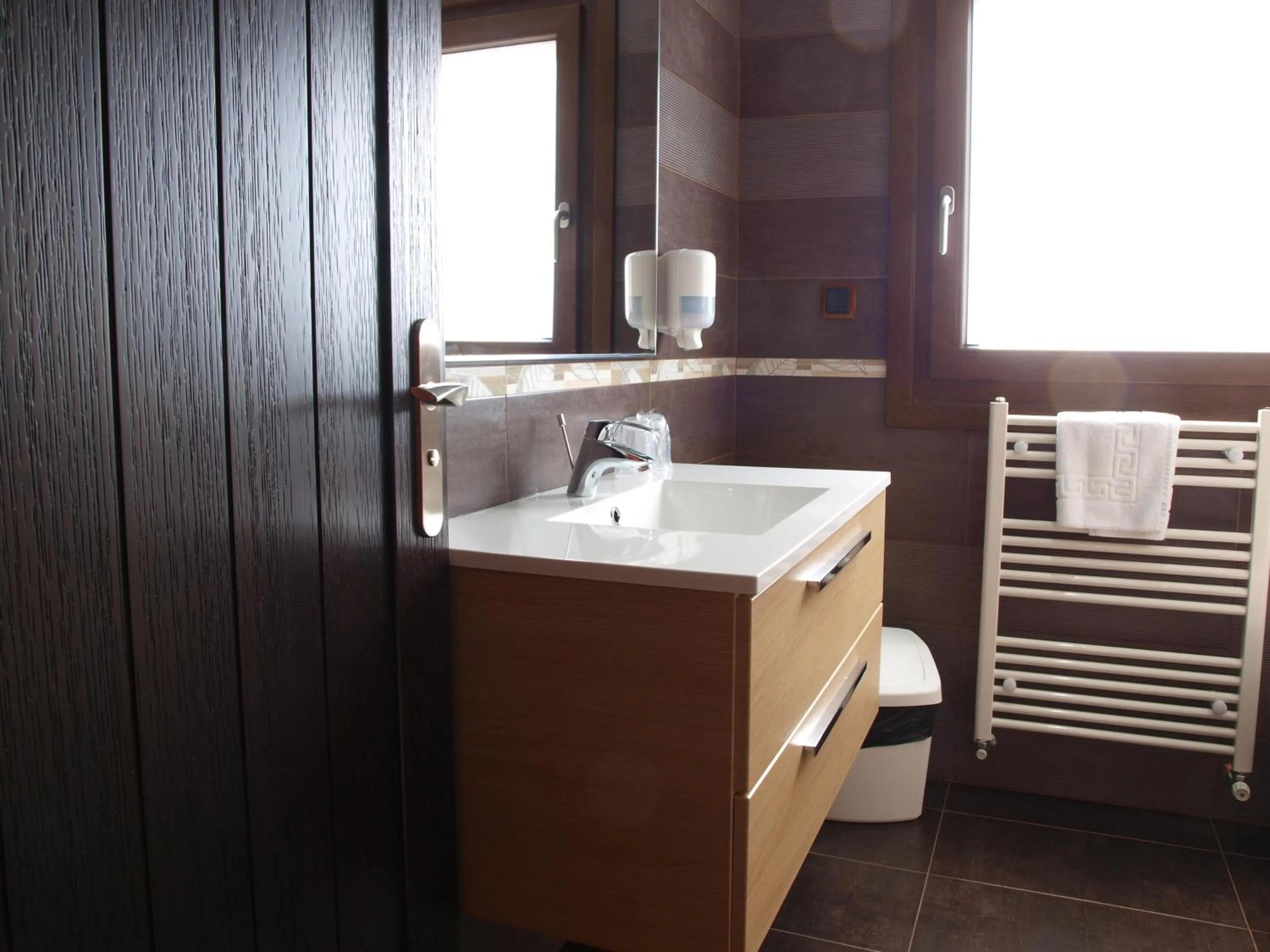 Shower in Hotel Apartamento Marouco