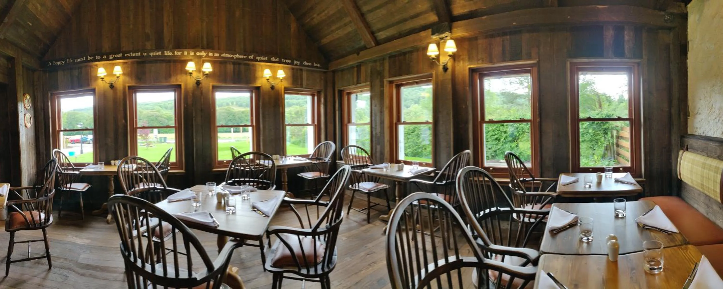 Breakfast in Rokeby Manor