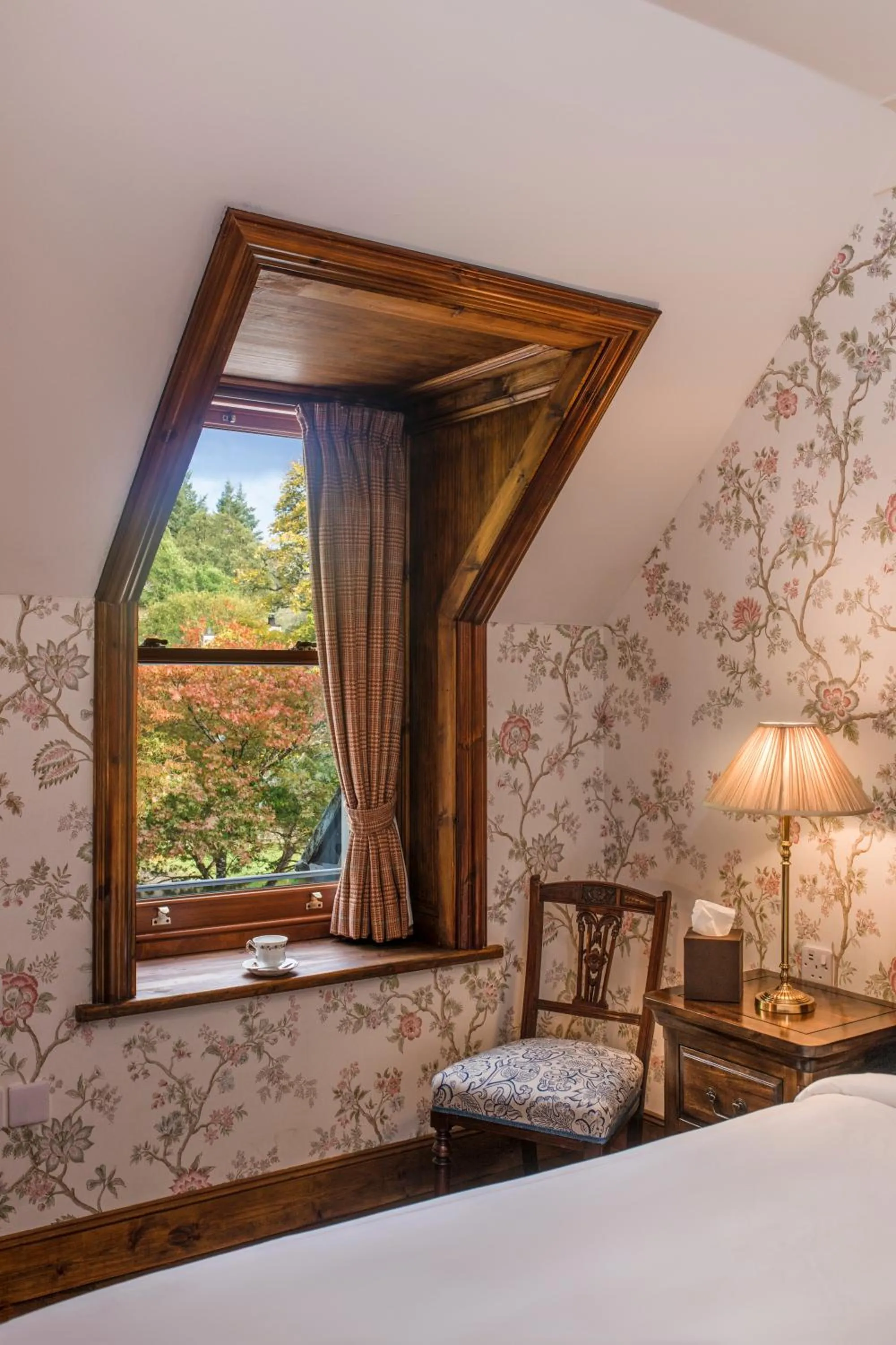 Seating area, Bed in Rokeby Manor