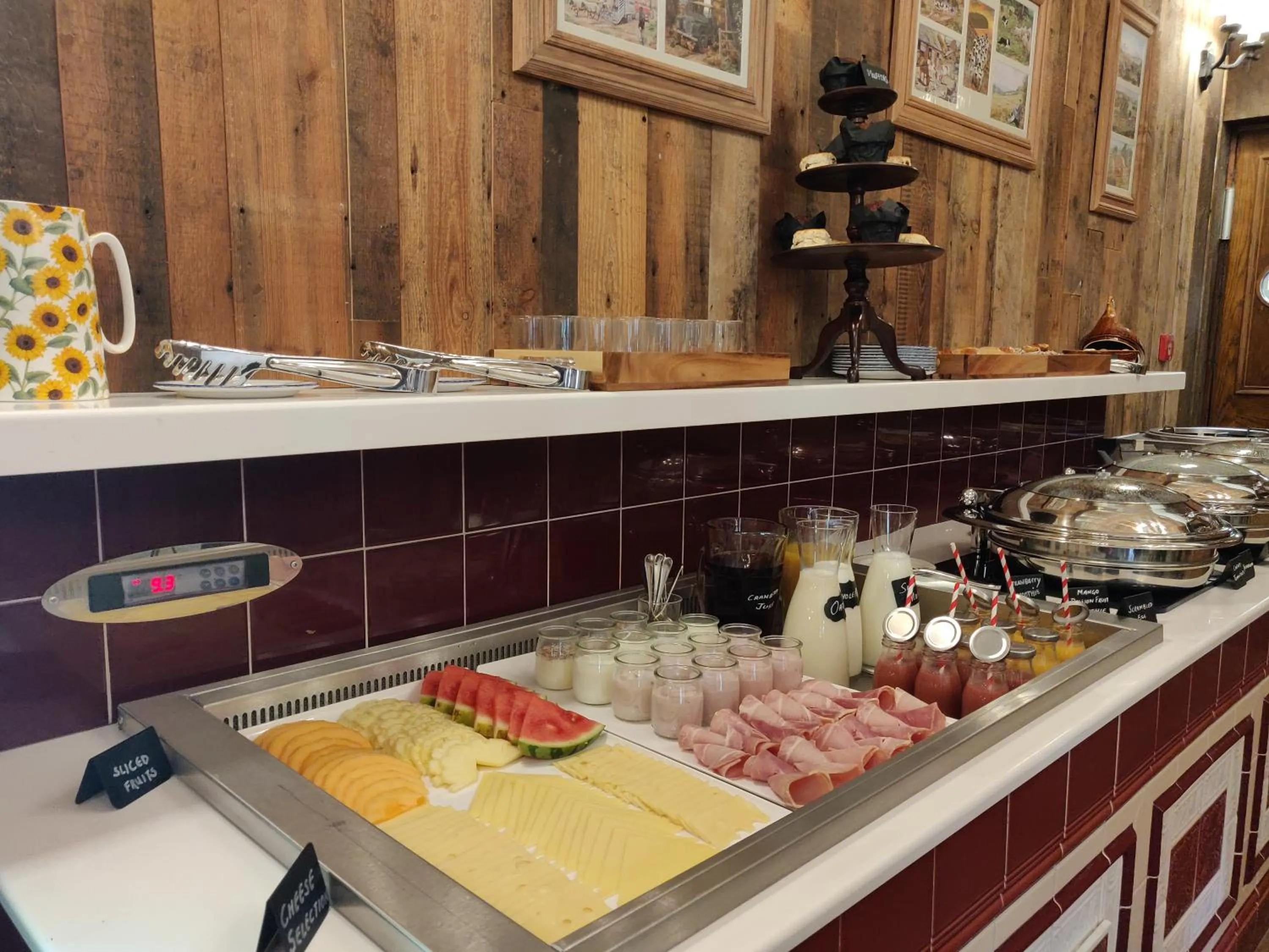 Breakfast in Rokeby Manor