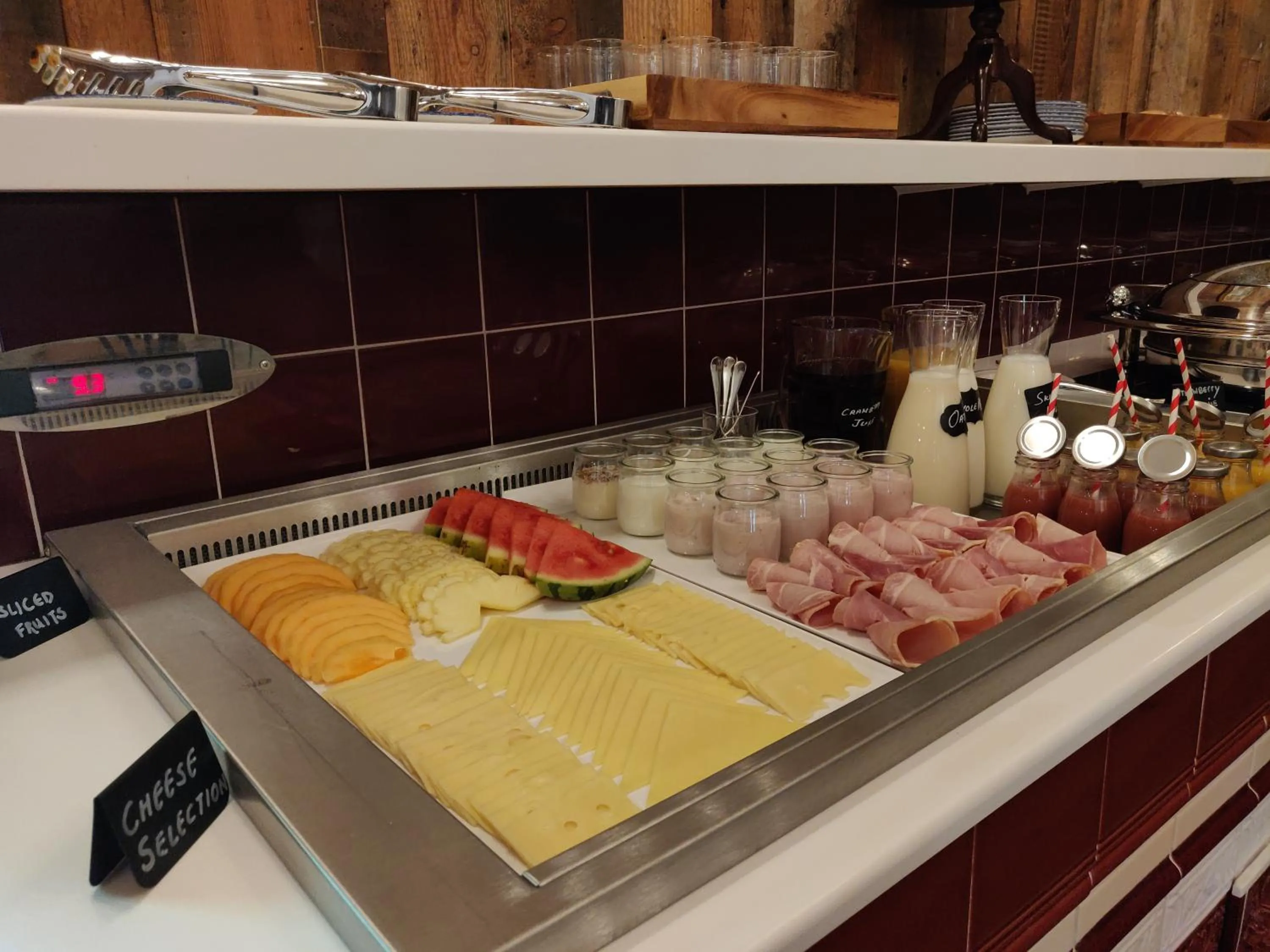 Breakfast in Rokeby Manor