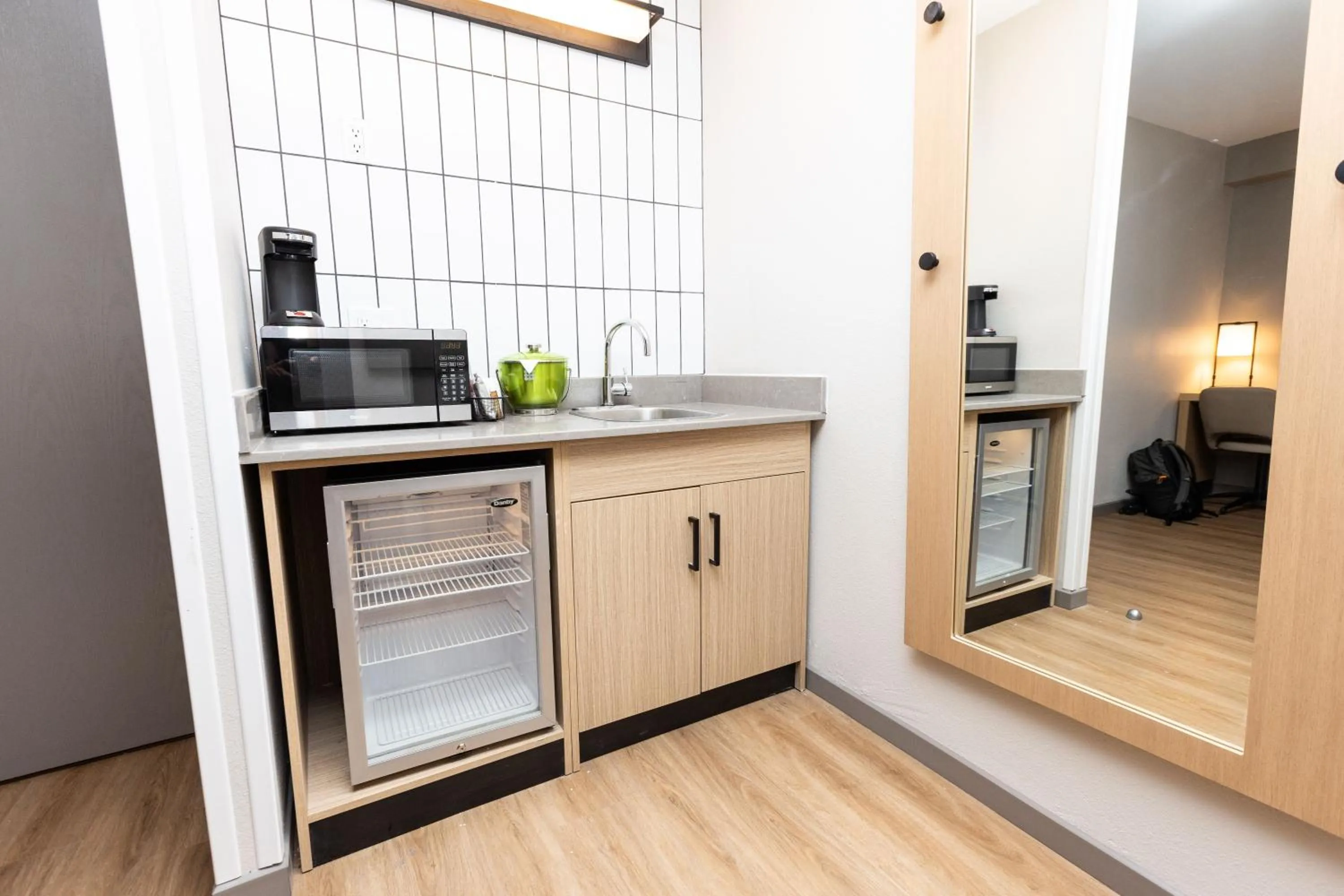 Hyatt Place Roanoke Airport / Valley View Mall