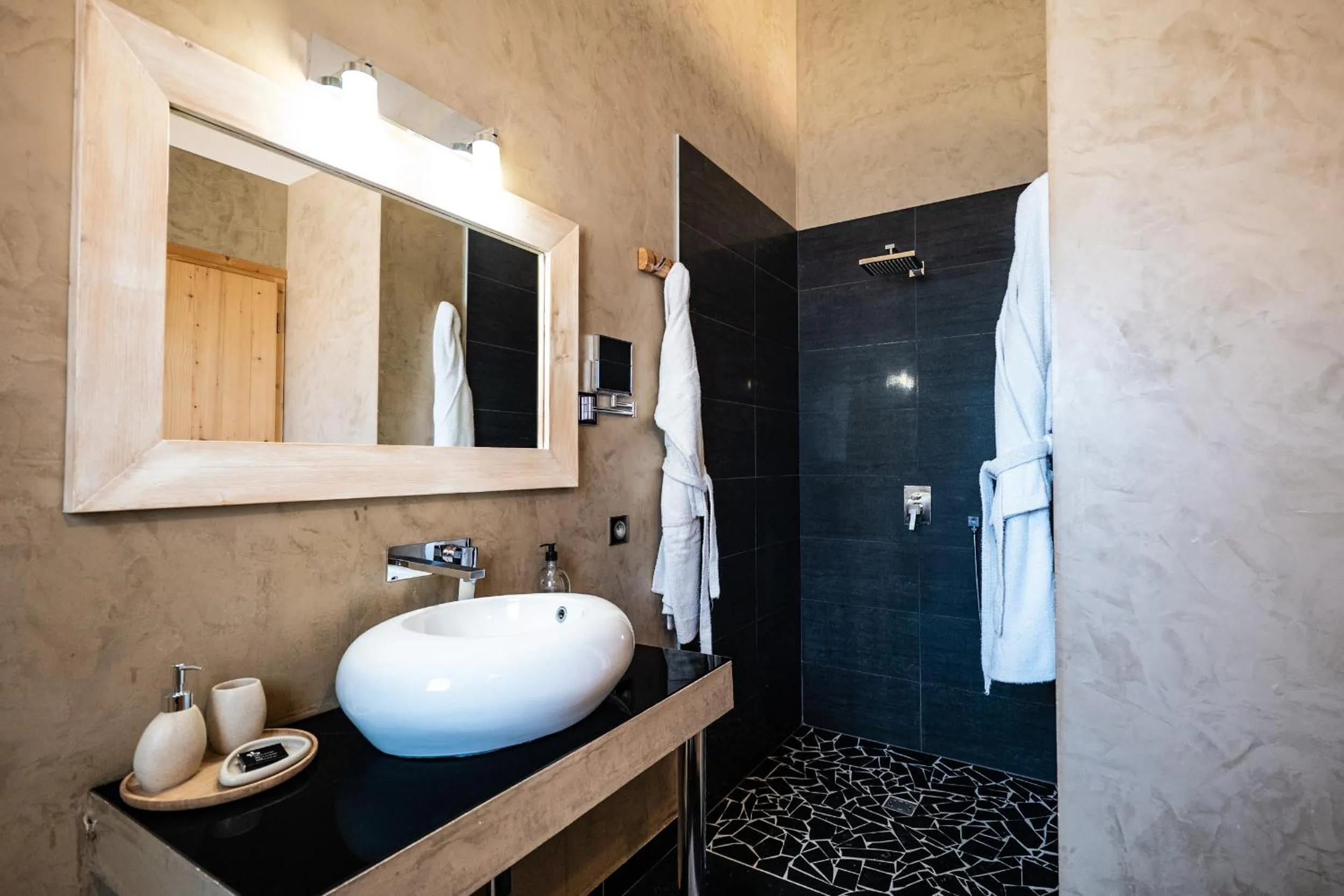 Shower in Le Mas Del Cavalier