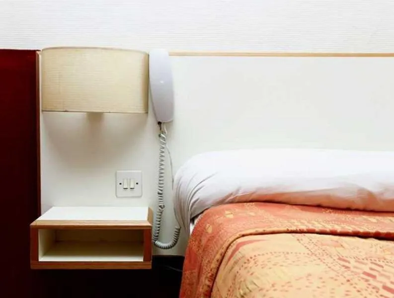 Bed in Hôtel du Pont Neuf