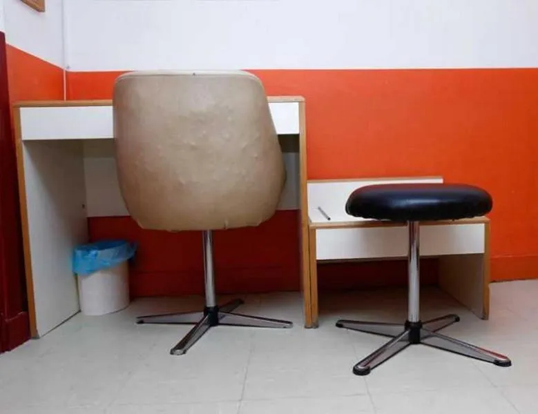 Decorative detail in Hôtel du Pont Neuf