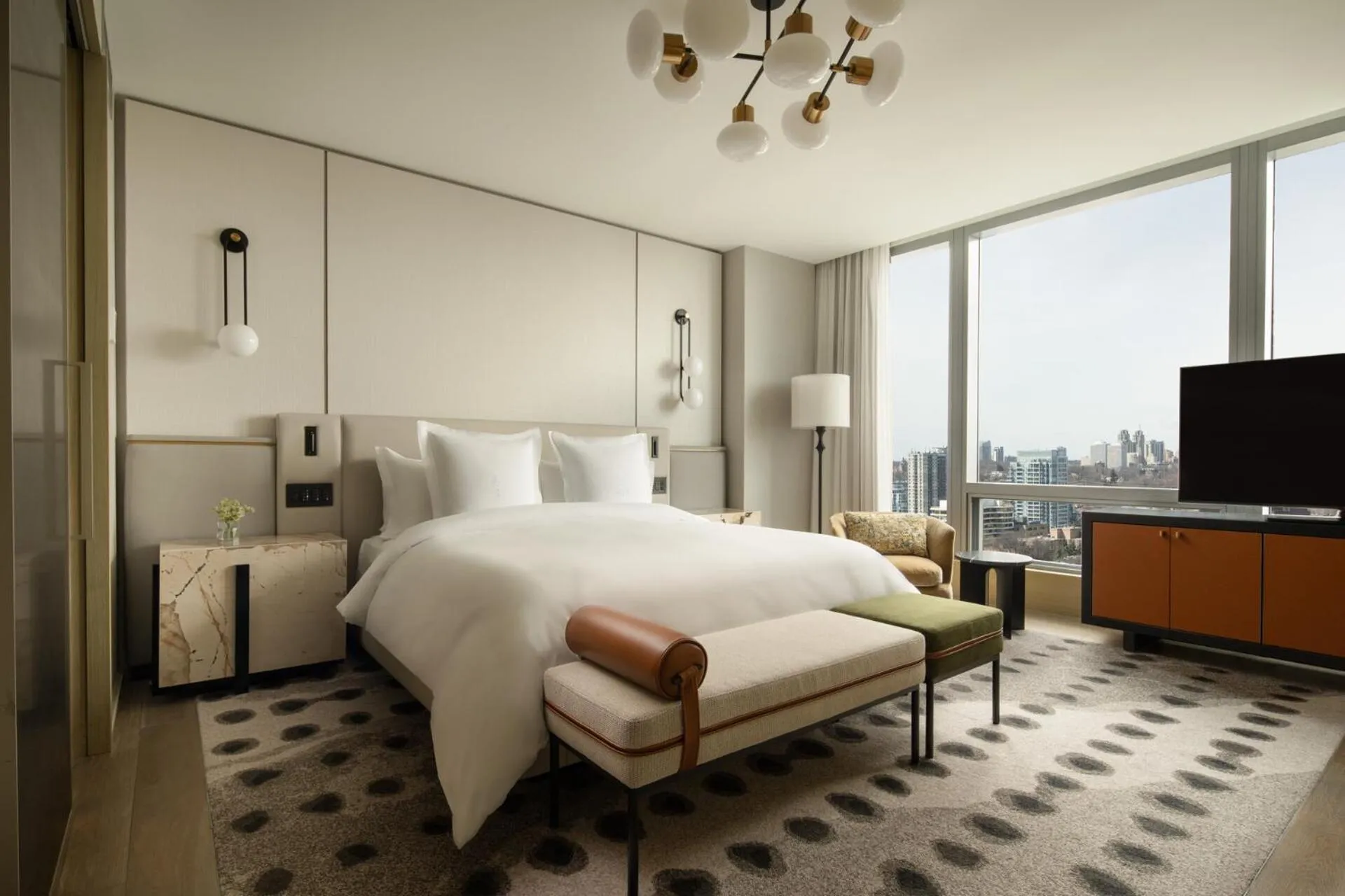 Bed in Four Seasons Hotel Toronto