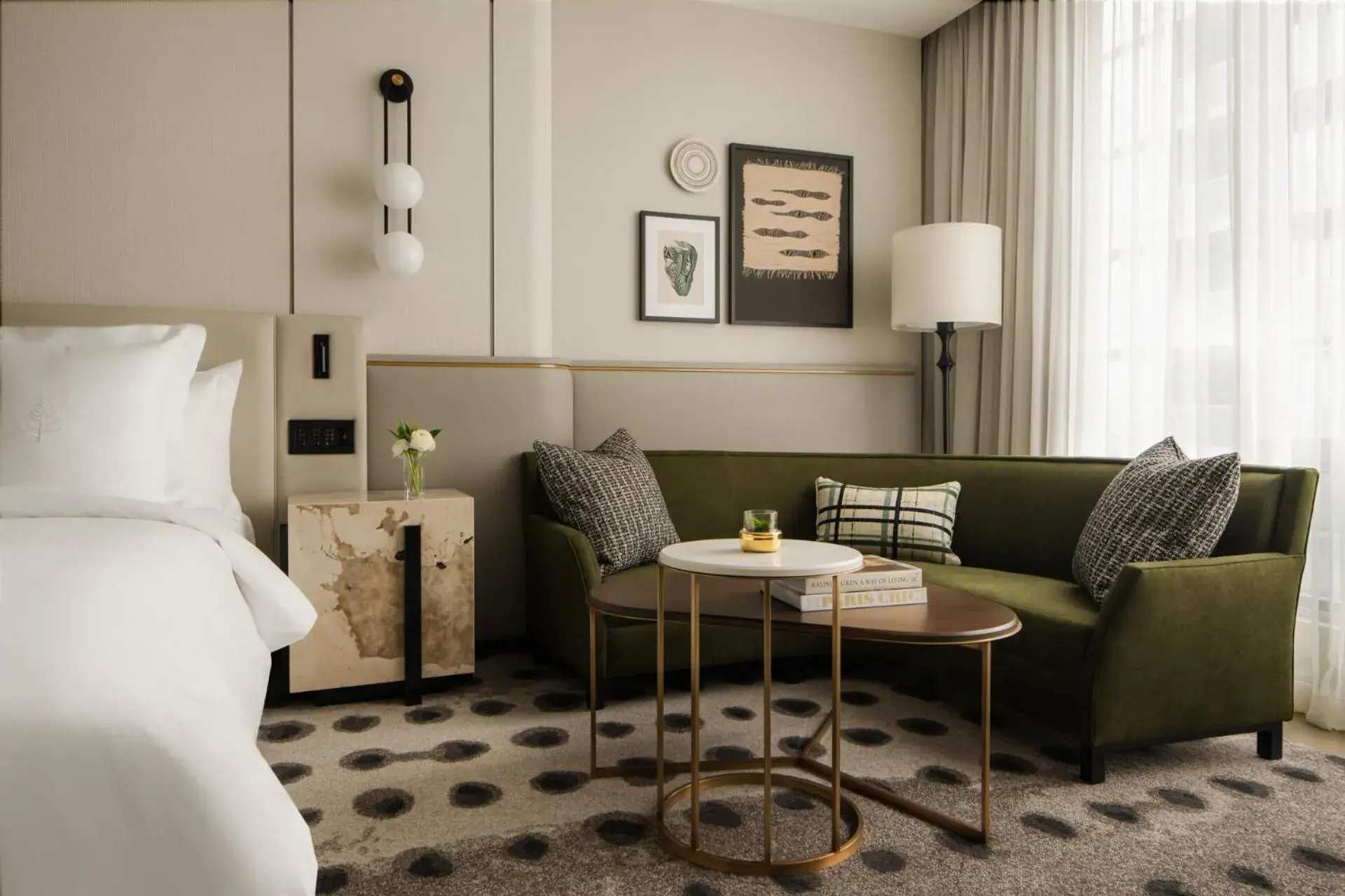 Deluxe King Room in Four Seasons Hotel Toronto Deluxe King Room in Four Seasons Hotel Toronto