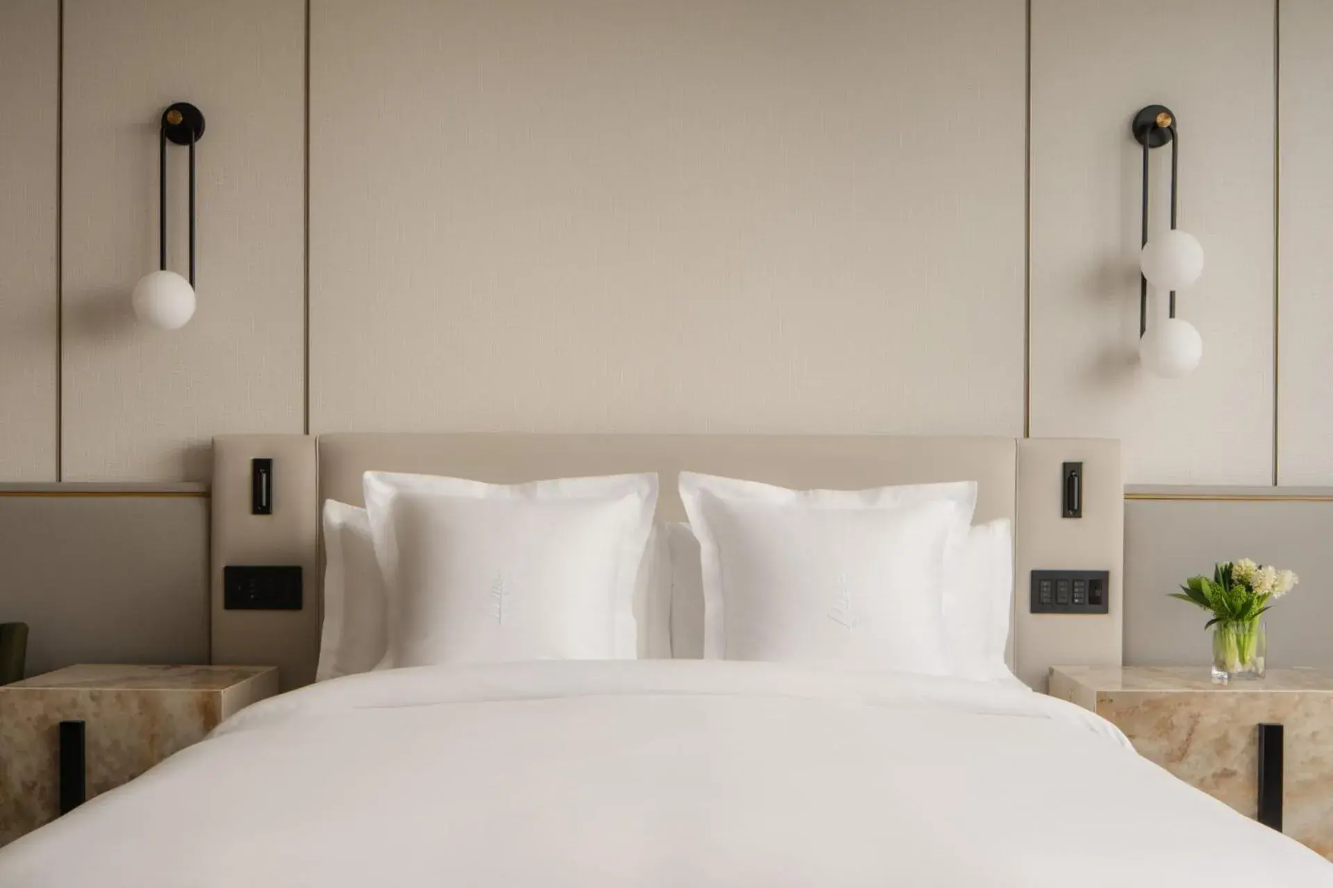 Bed in Four Seasons Hotel Toronto Bed in Four Seasons Hotel Toronto