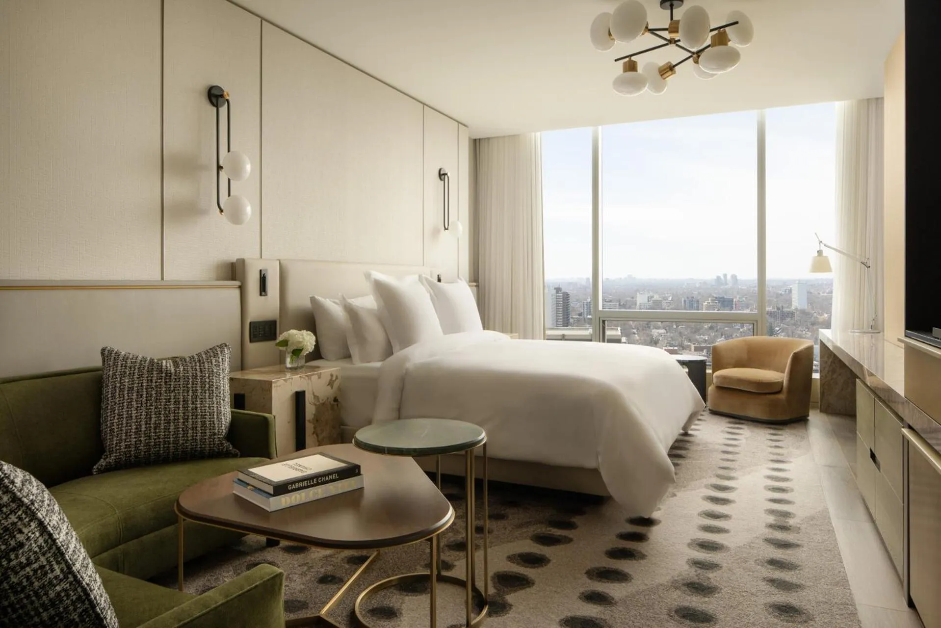 Bed in Four Seasons Hotel Toronto