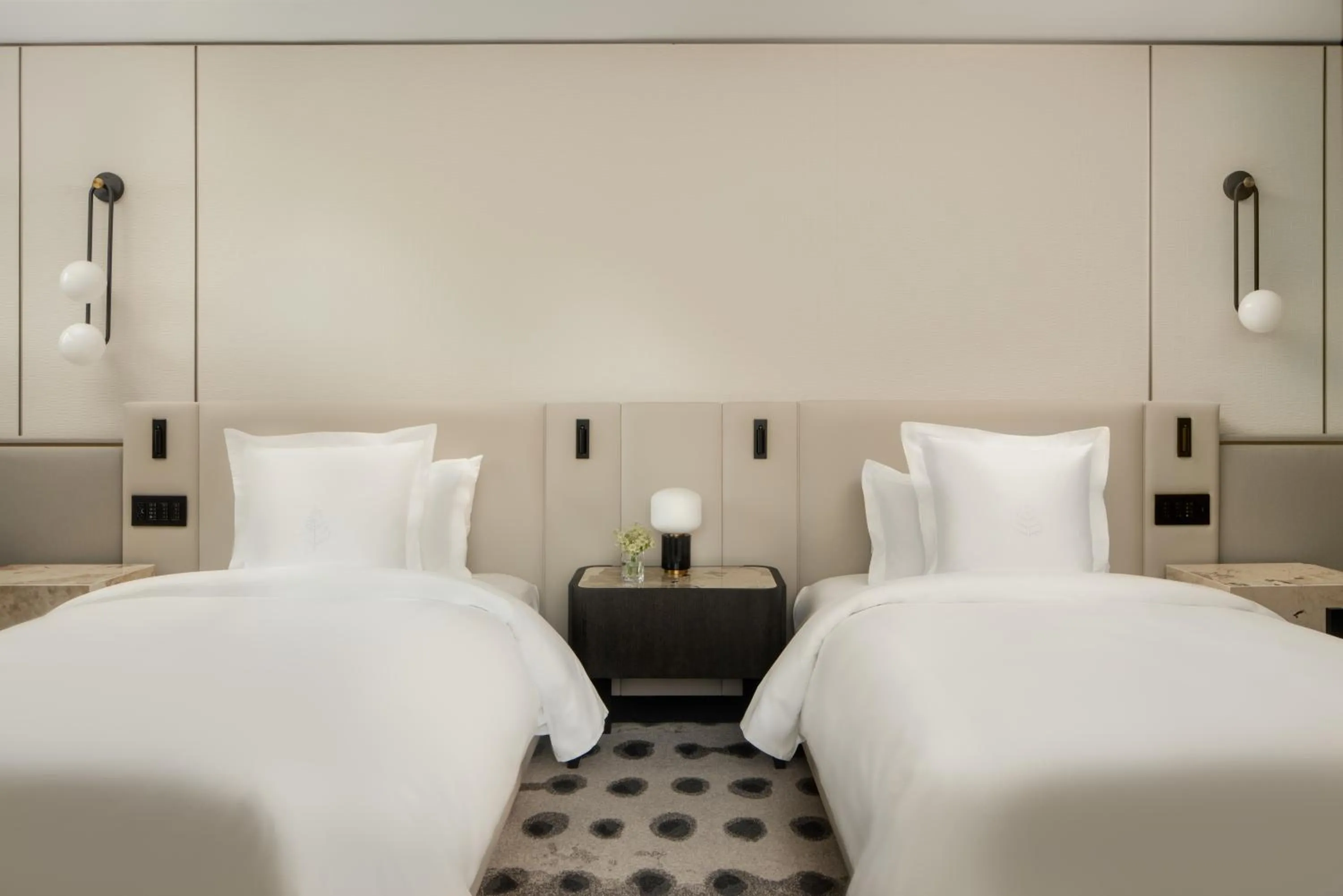 Bed in Four Seasons Hotel Toronto