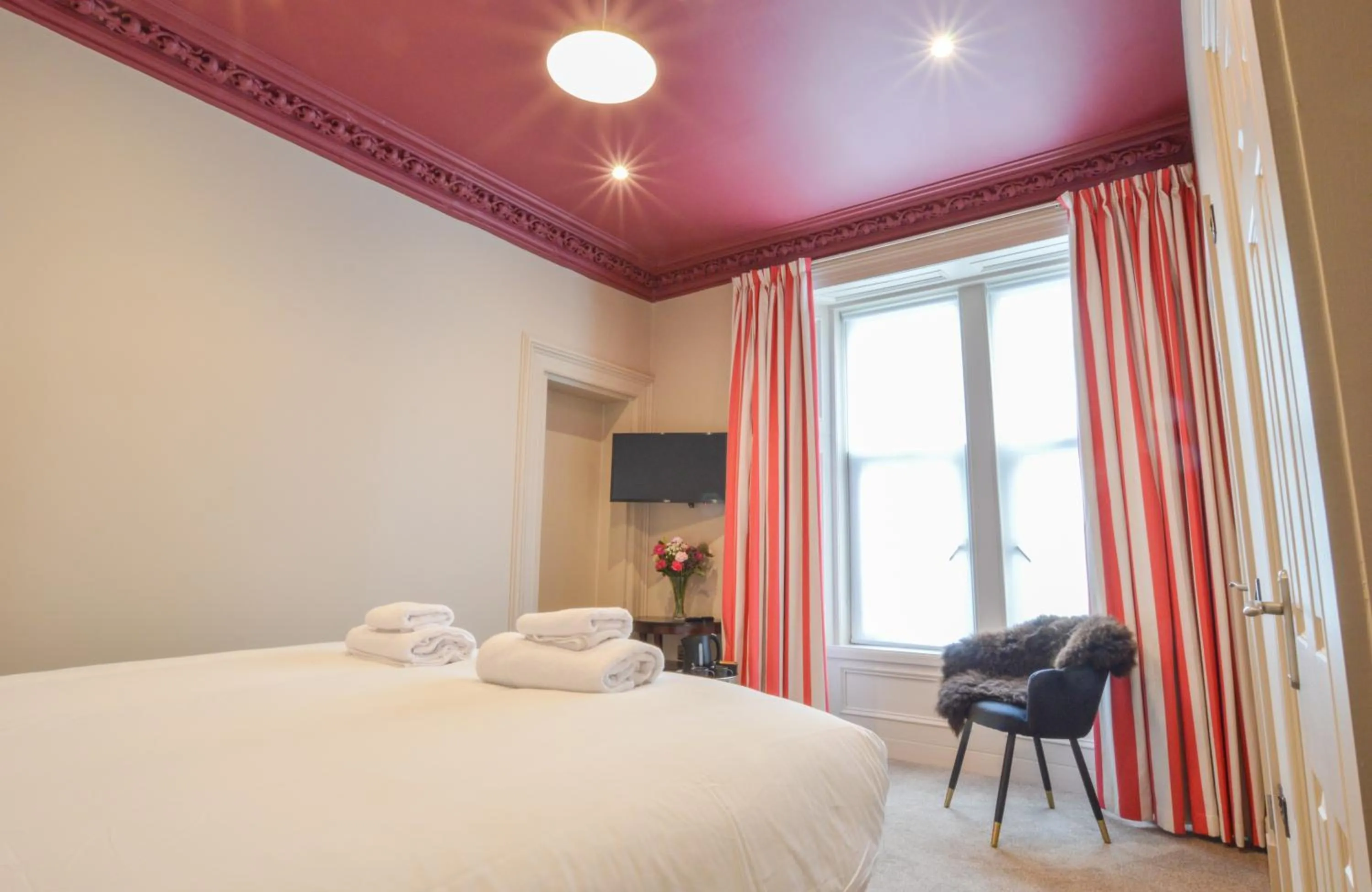 Photo of the whole room, Bed in Raniven