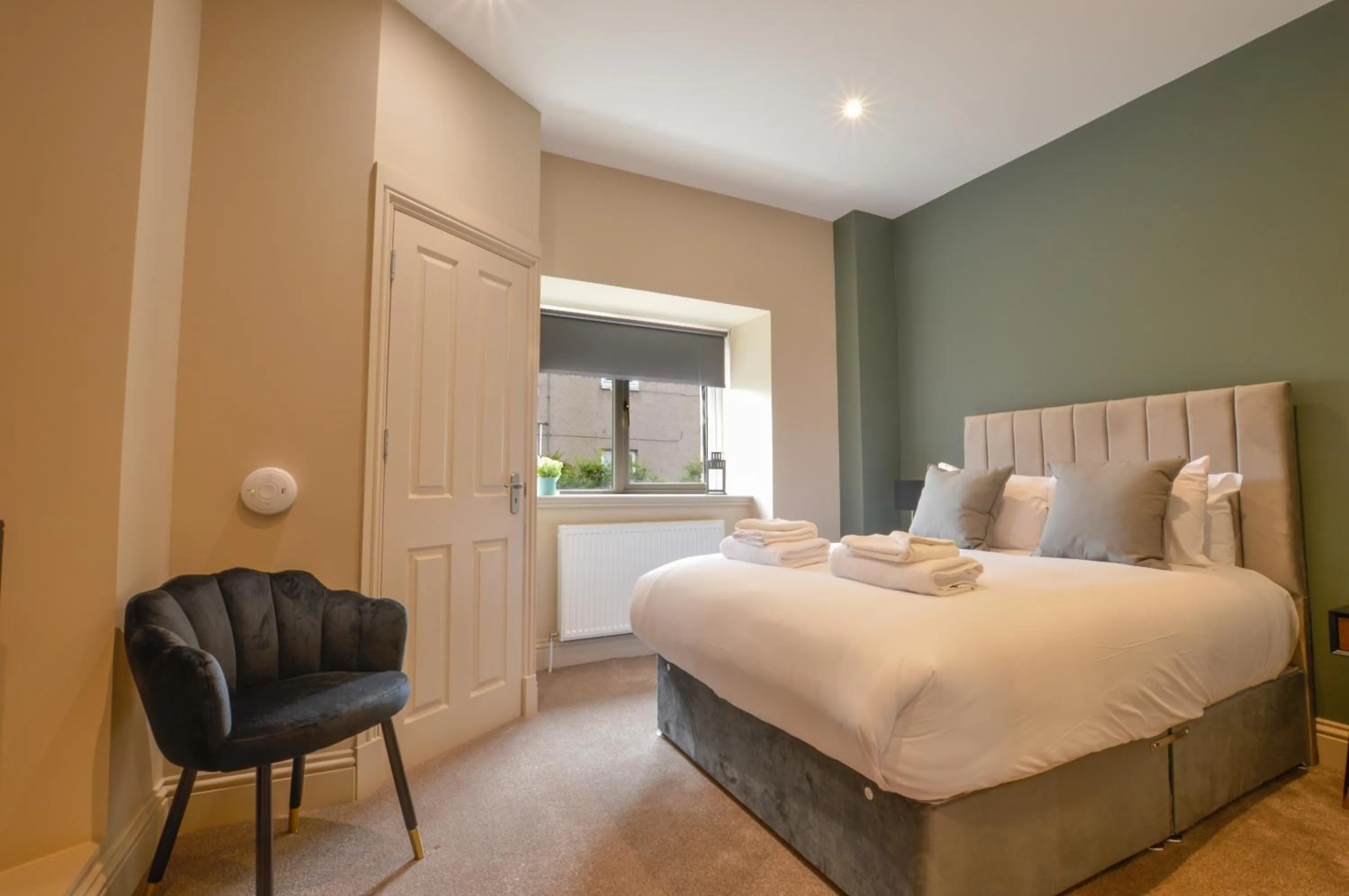 Photo of the whole room, Bed in Raniven