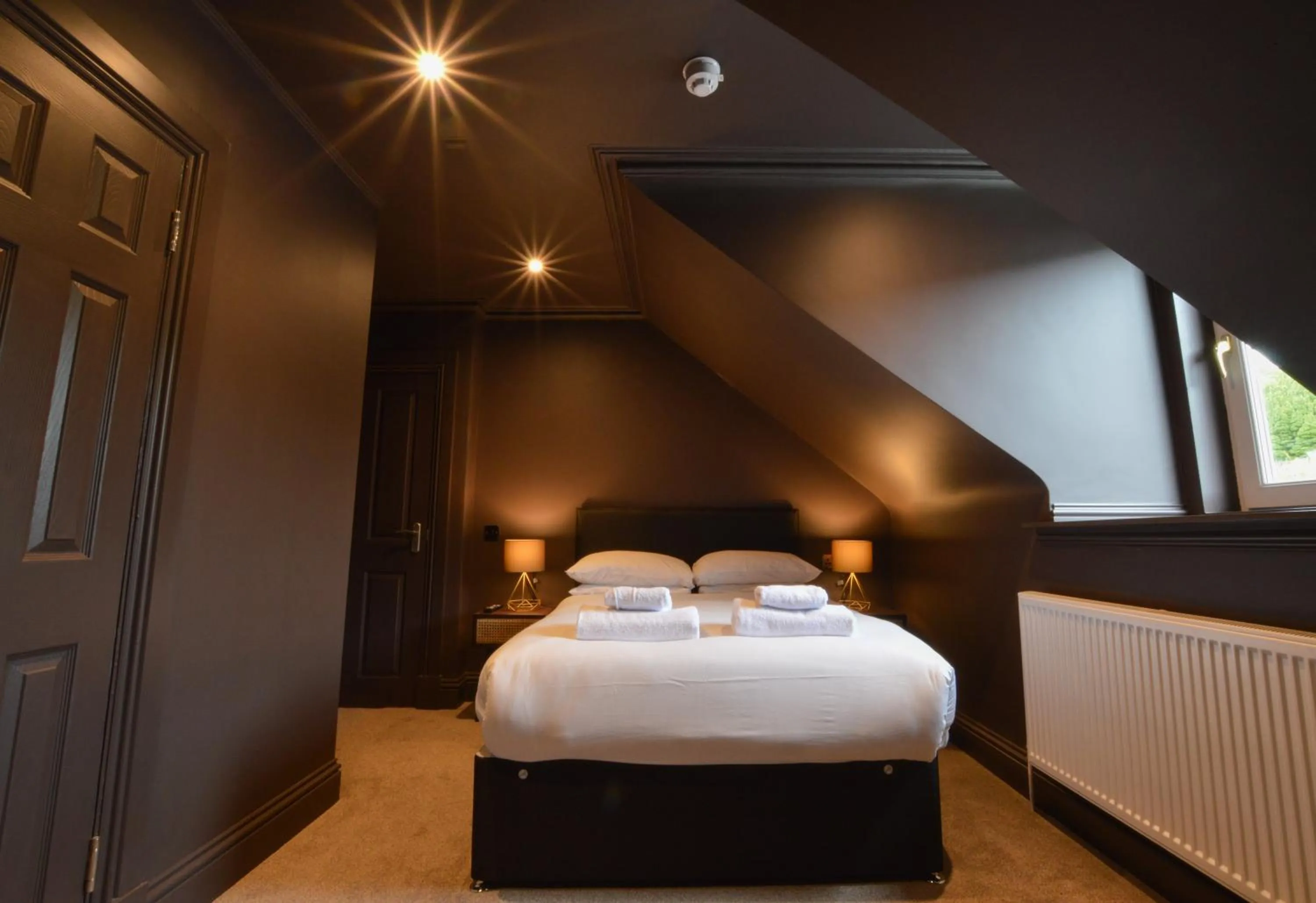 Photo of the whole room, Bed in Raniven
