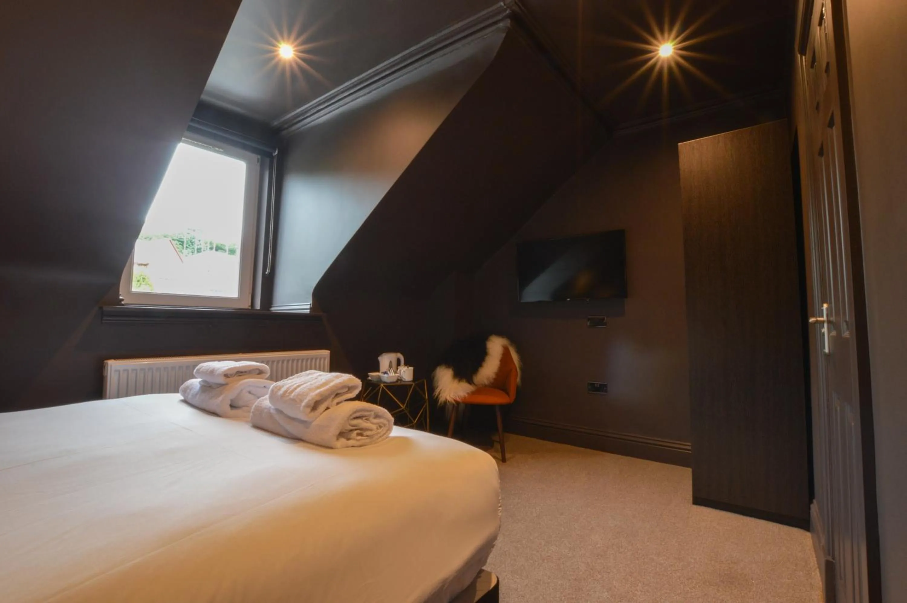 Photo of the whole room, Bed in Raniven
