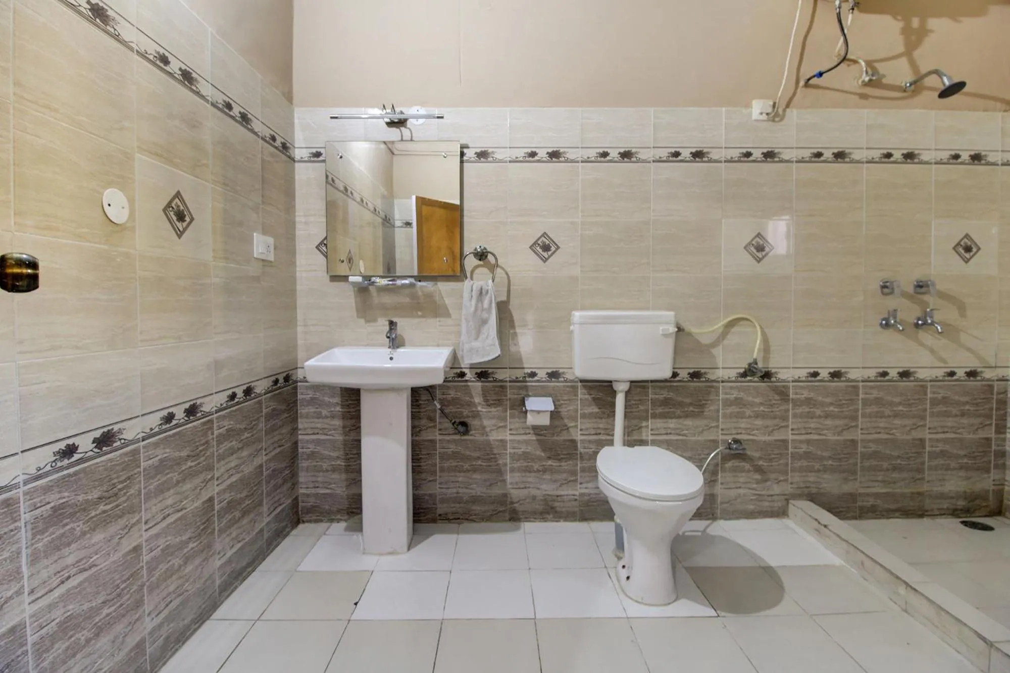 Bathroom in Hotel Pinjore Holiday Home