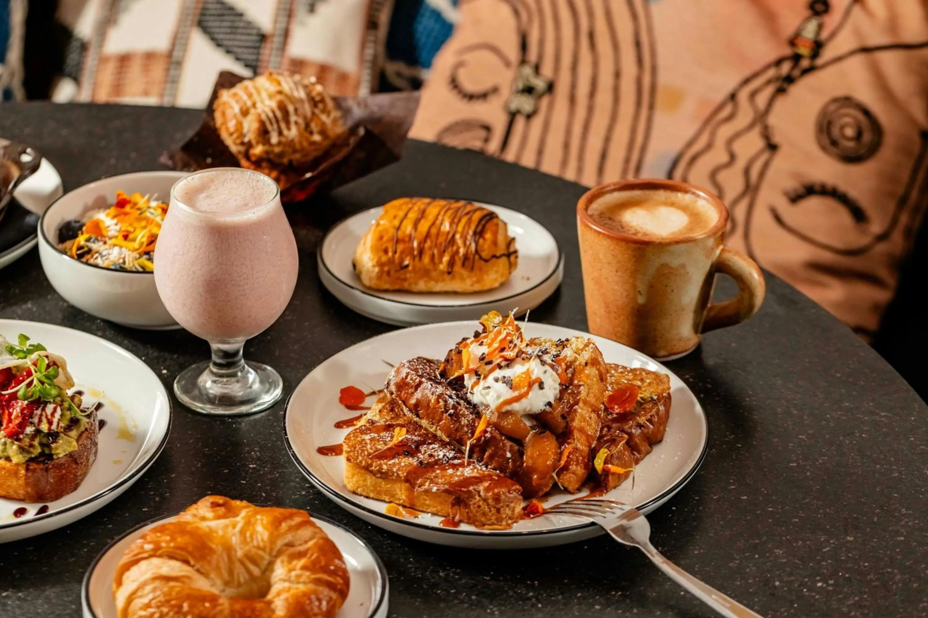 Breakfast in Alma San Diego Downtown, a Tribute Portfolio Hotel