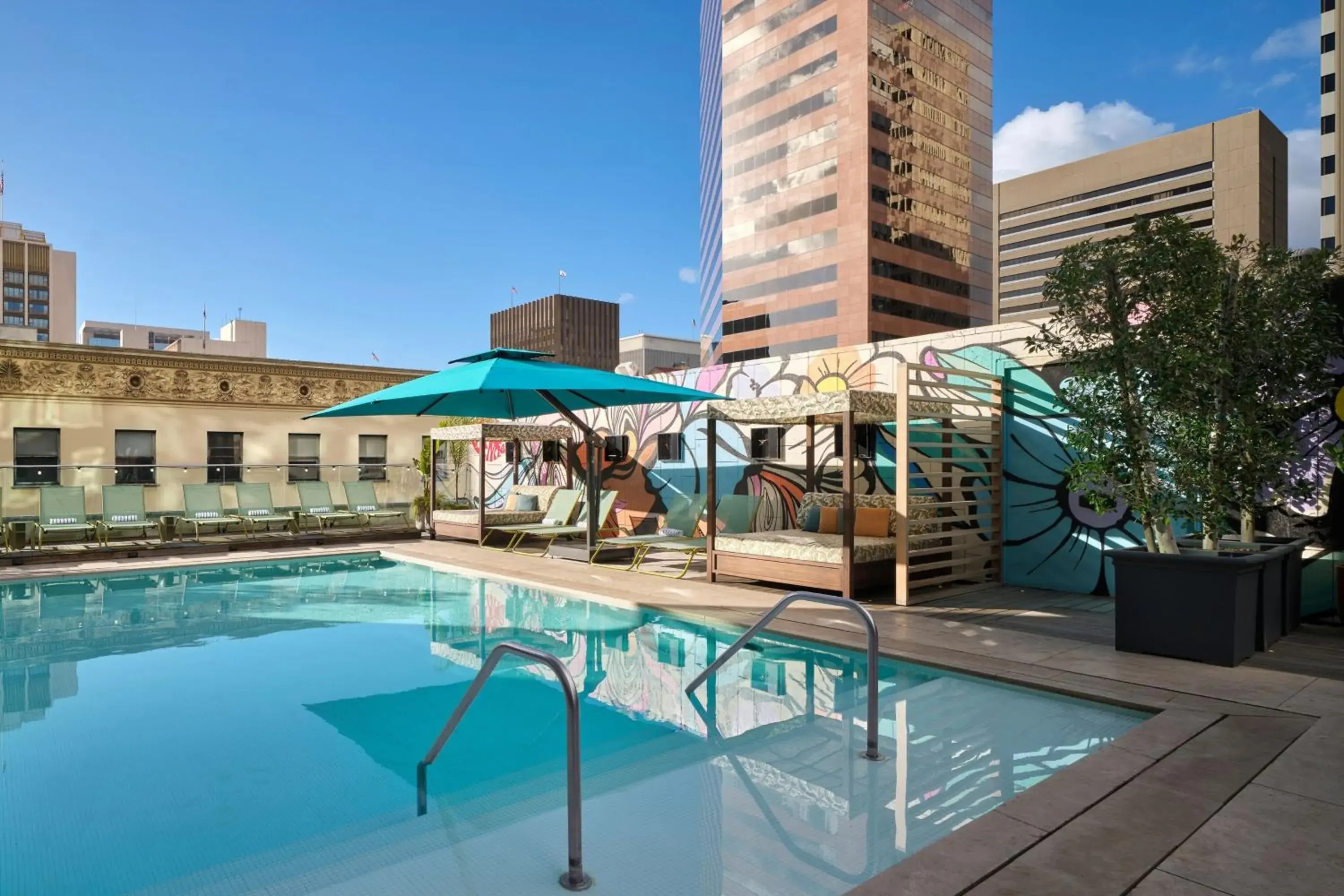 Swimming pool in Alma San Diego Downtown, a Tribute Portfolio Hotel Swimming pool in Alma San Diego Downtown, a Tribute Portfolio Hotel