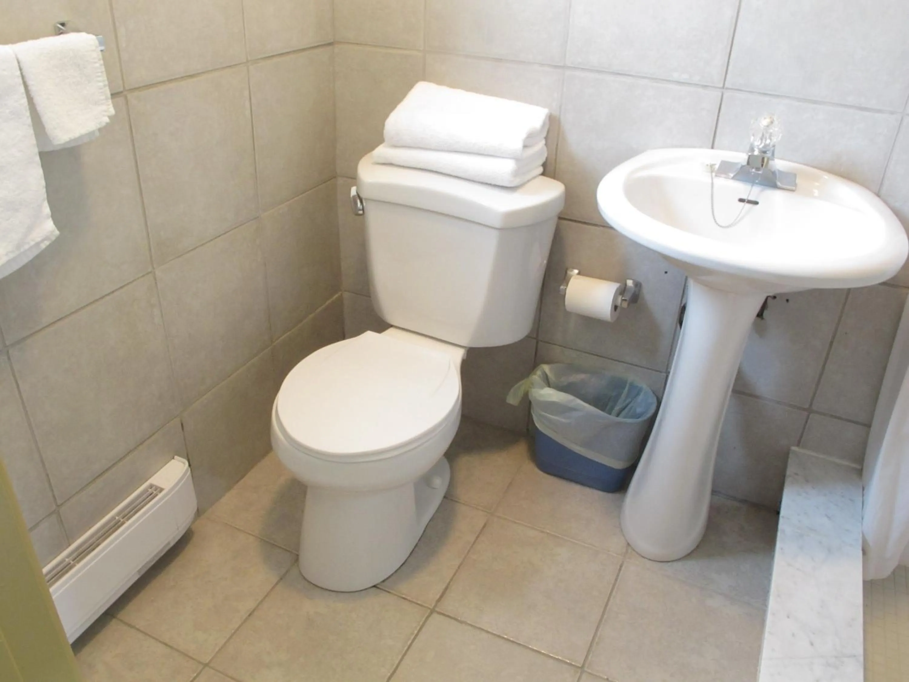 Bathroom in iCheck Inn Motel