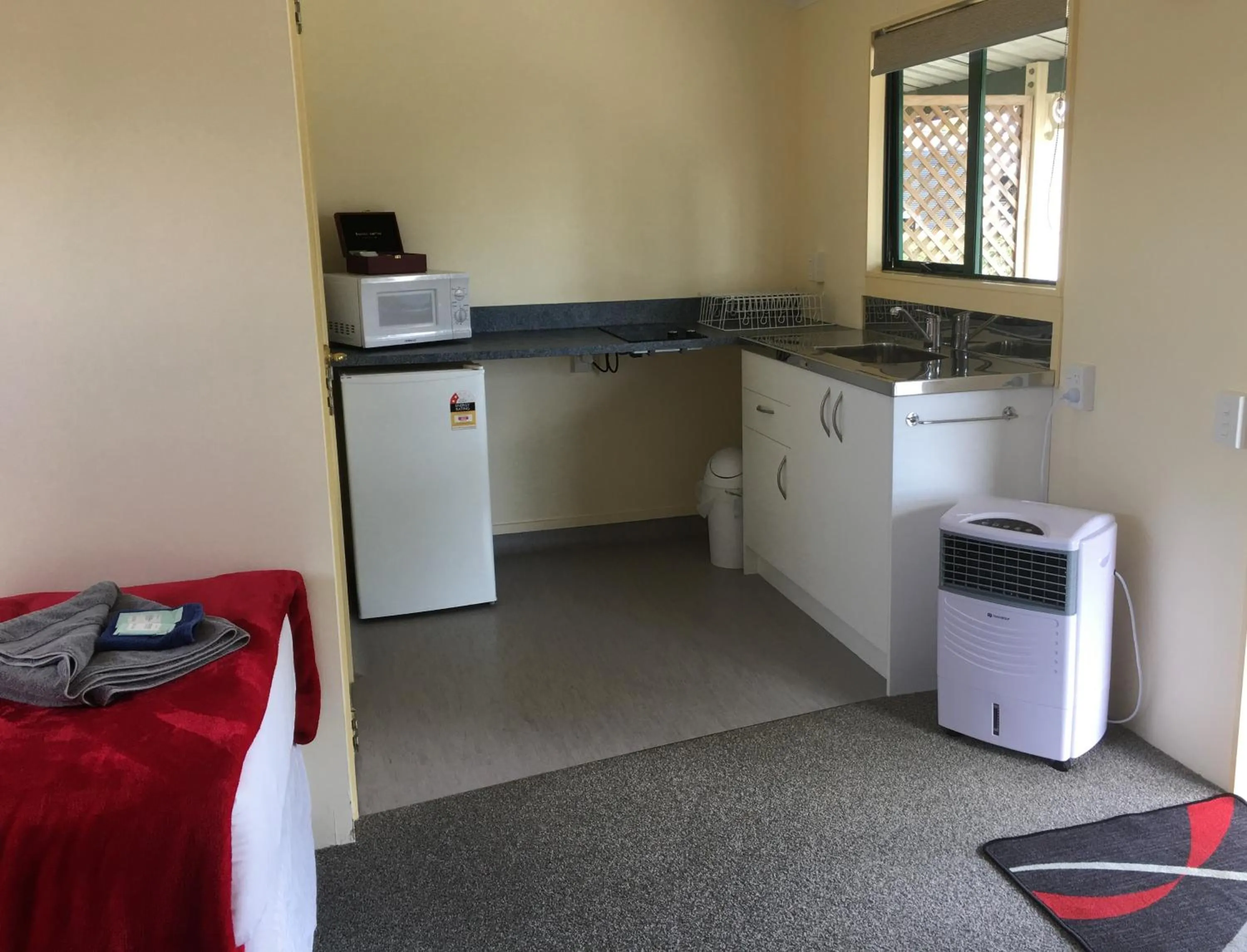 Kitchen or kitchenette in Otorohanga Kiwi Holiday Park