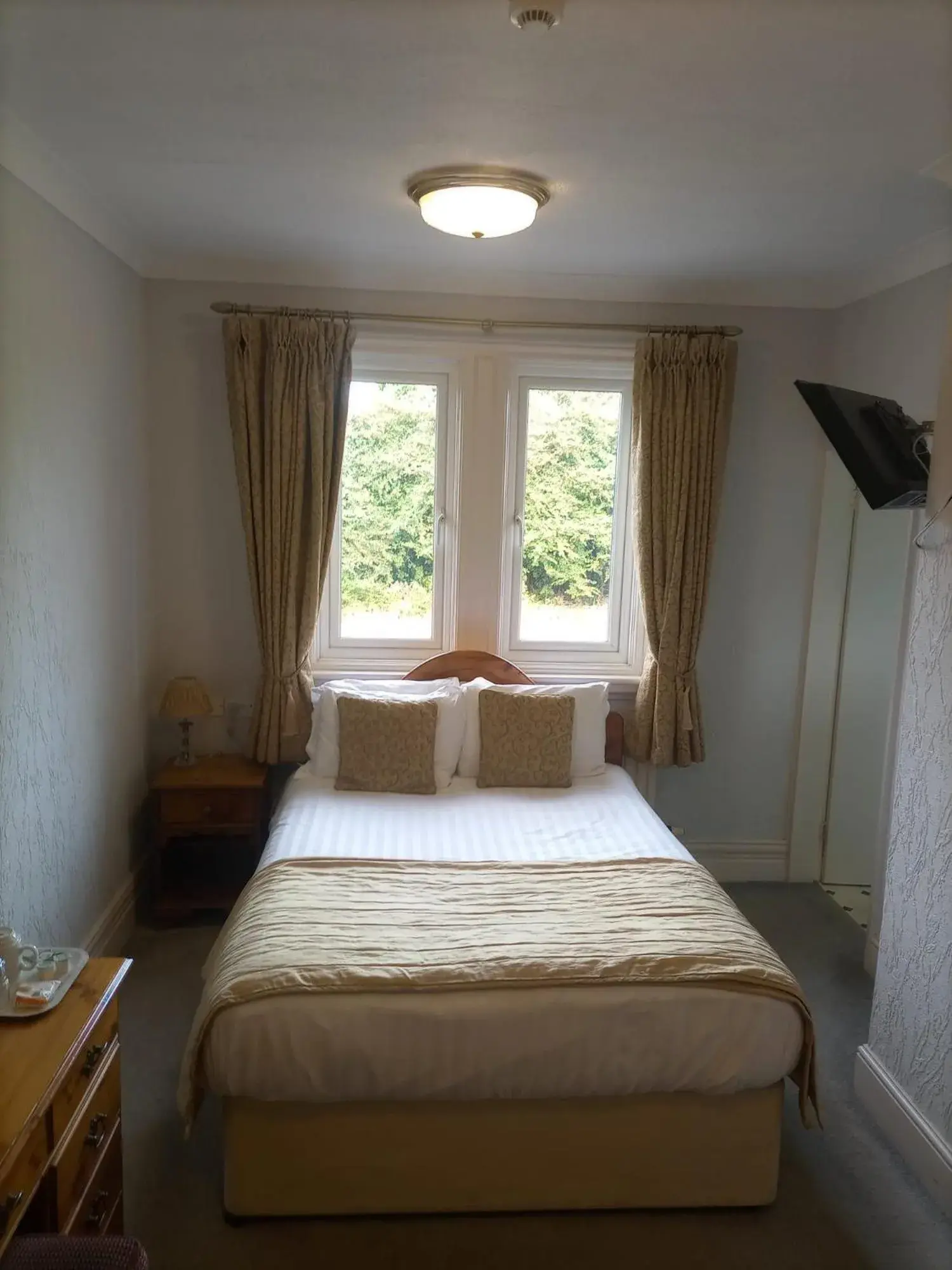 Small Double Room - single occupancy in The Carre Arms Hotel & Restaurant Small Double Room - single occupancy in The Carre Arms Hotel & Restaurant