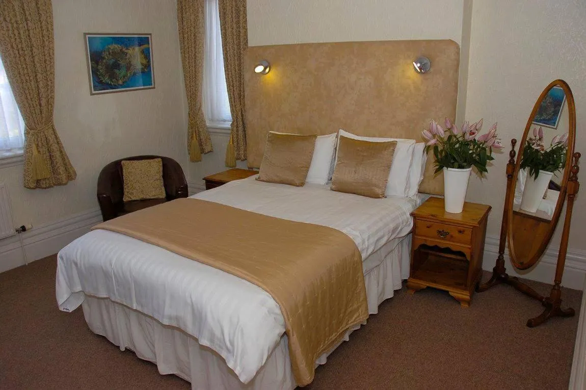 Bed in The Carre Arms Hotel & Restaurant